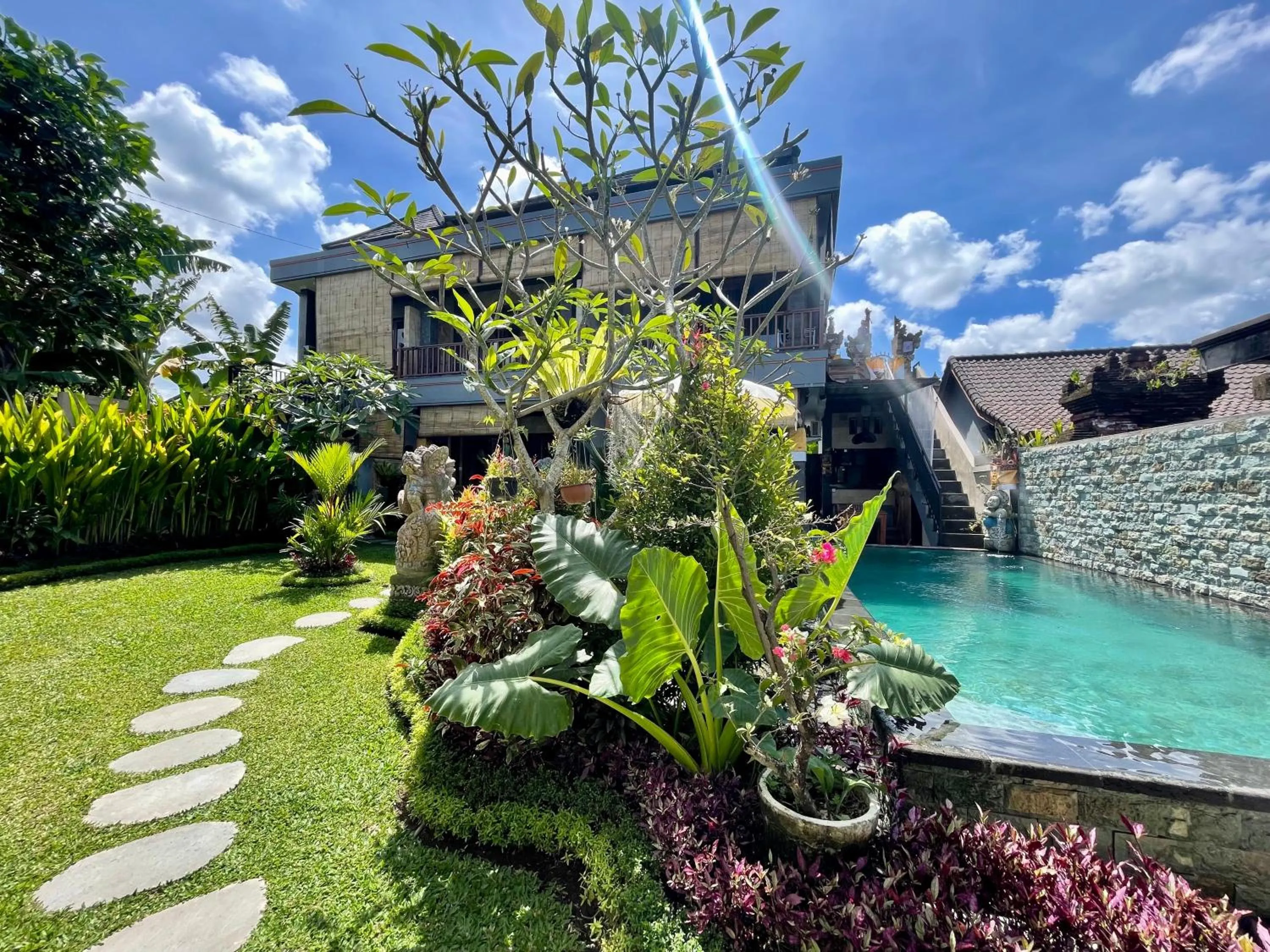 Property building in Sari Murni