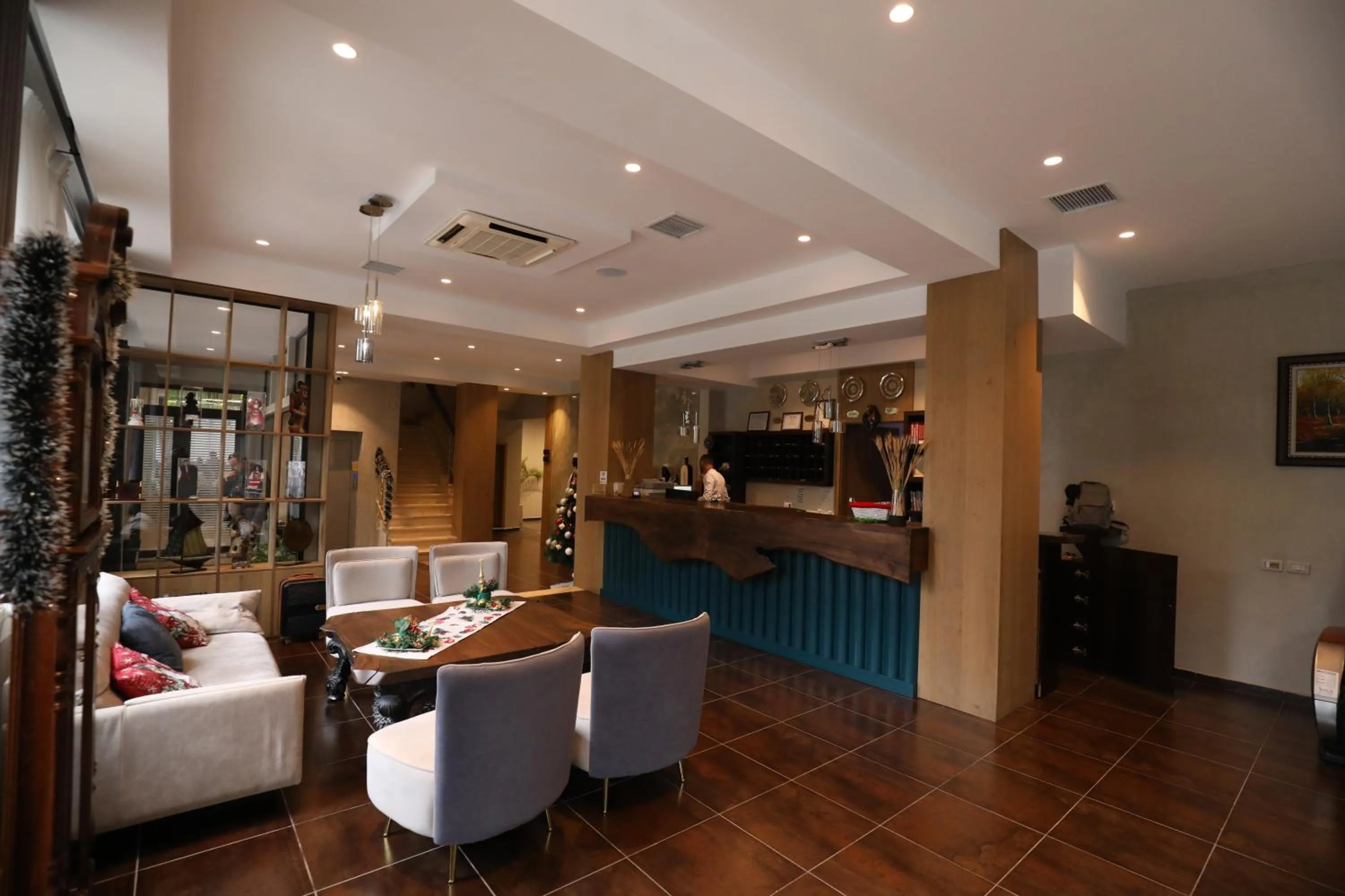 Lobby or reception in Hotel 1 Maji