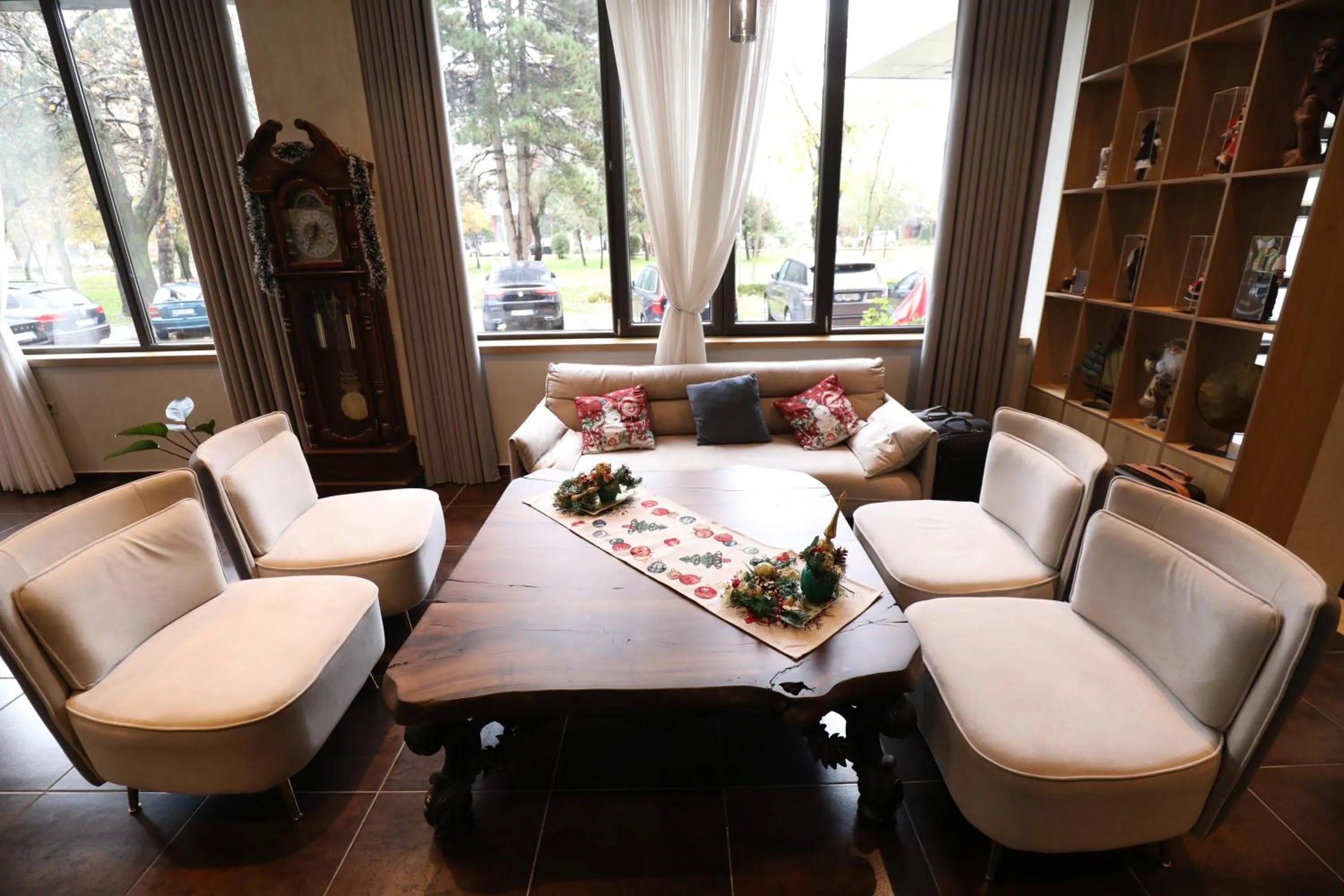 Seating area in Hotel 1 Maji