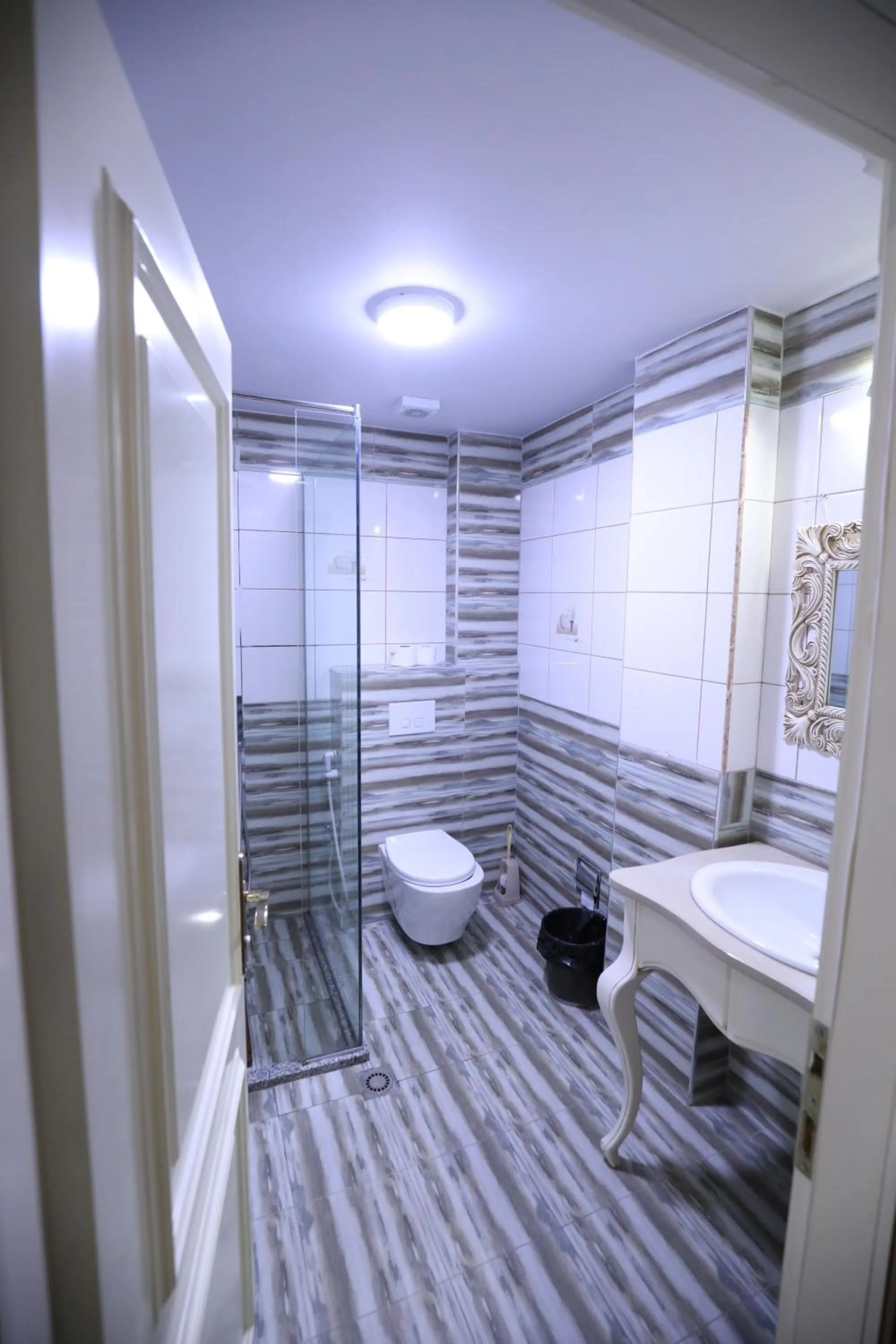 Shower in Hotel 1 Maji