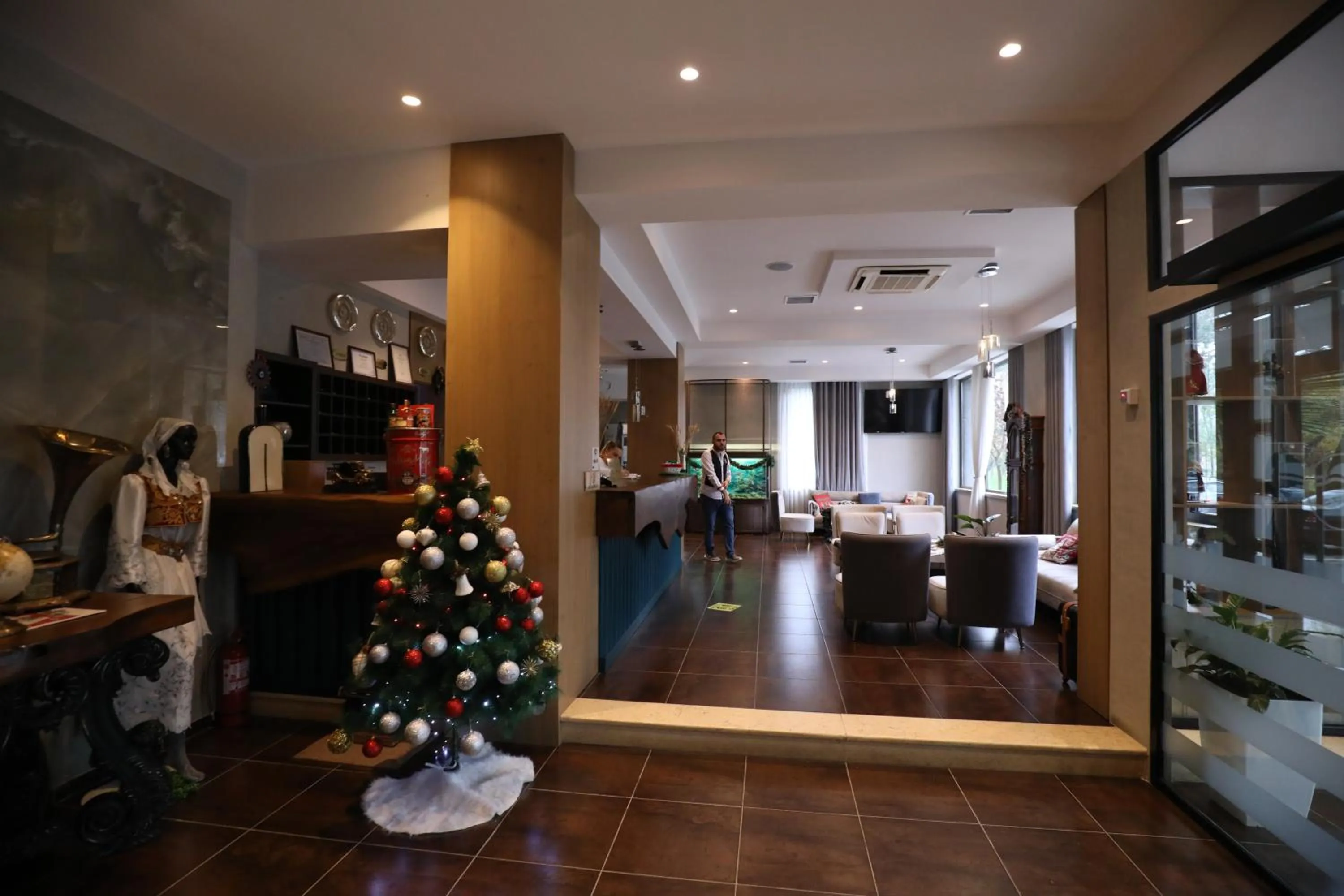 Seating area in Hotel 1 Maji