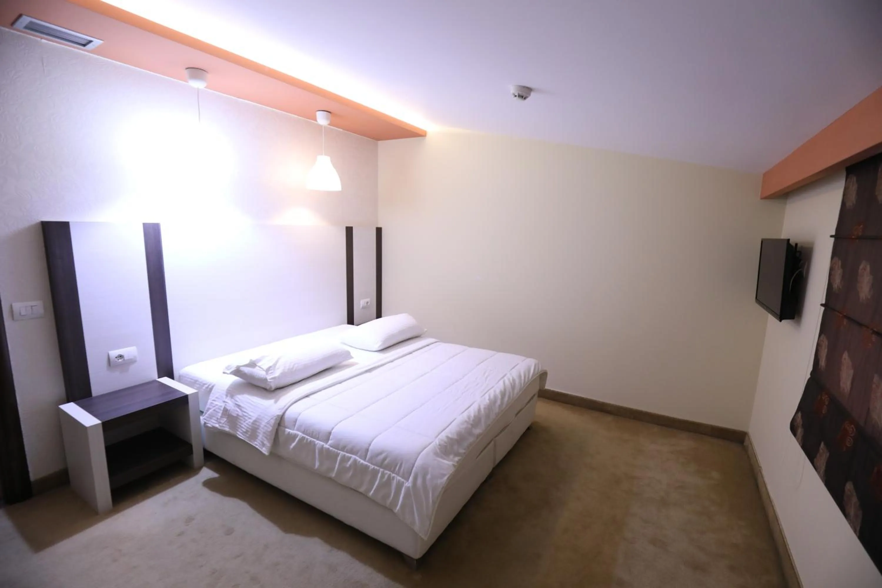 TV and multimedia, Bed in Hotel 1 Maji