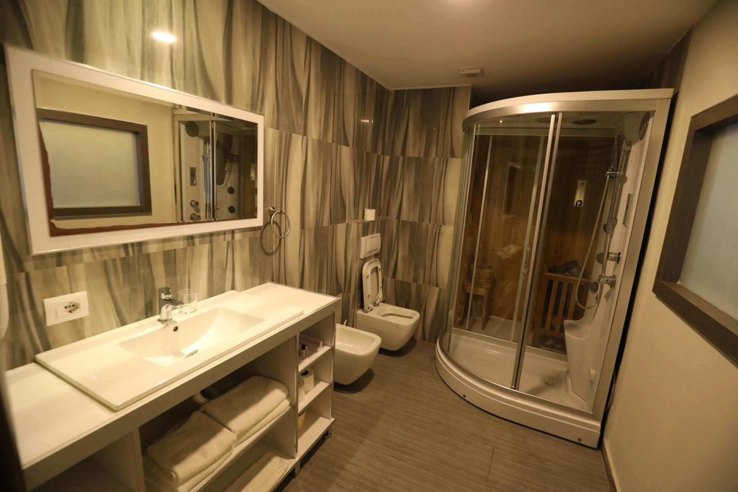 Shower in Hotel 1 Maji