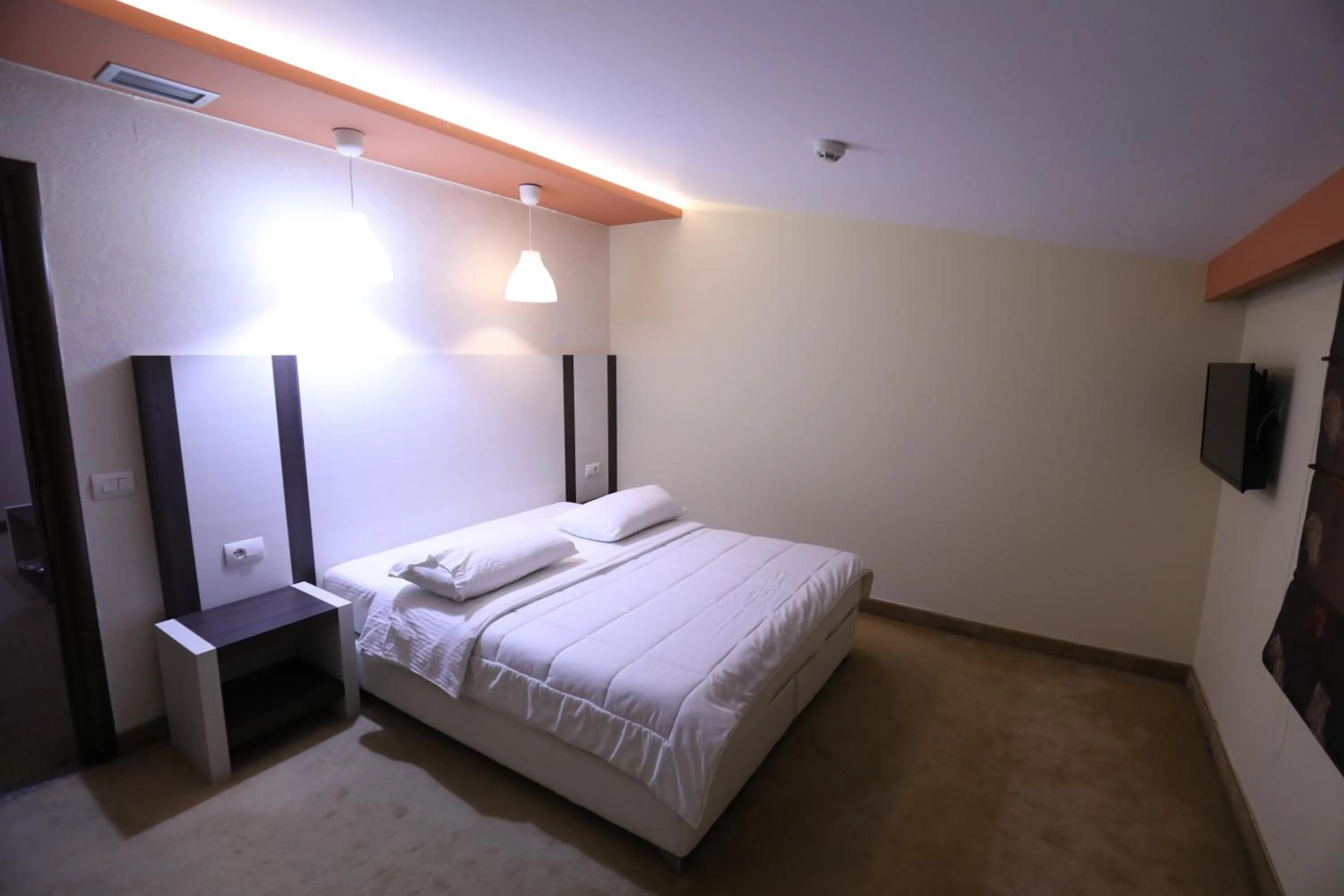 TV and multimedia, Bed in Hotel 1 Maji