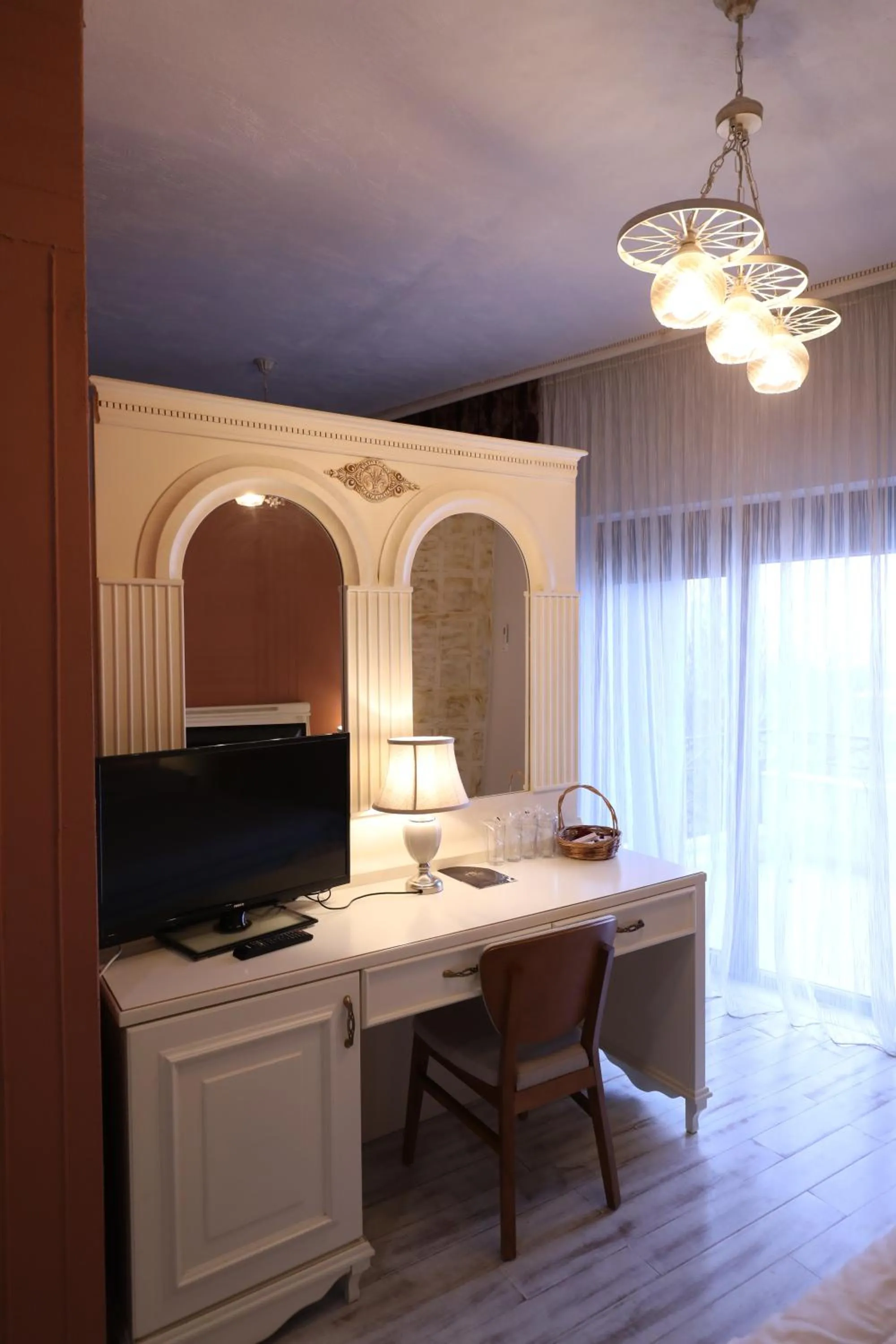 TV and multimedia in Hotel 1 Maji