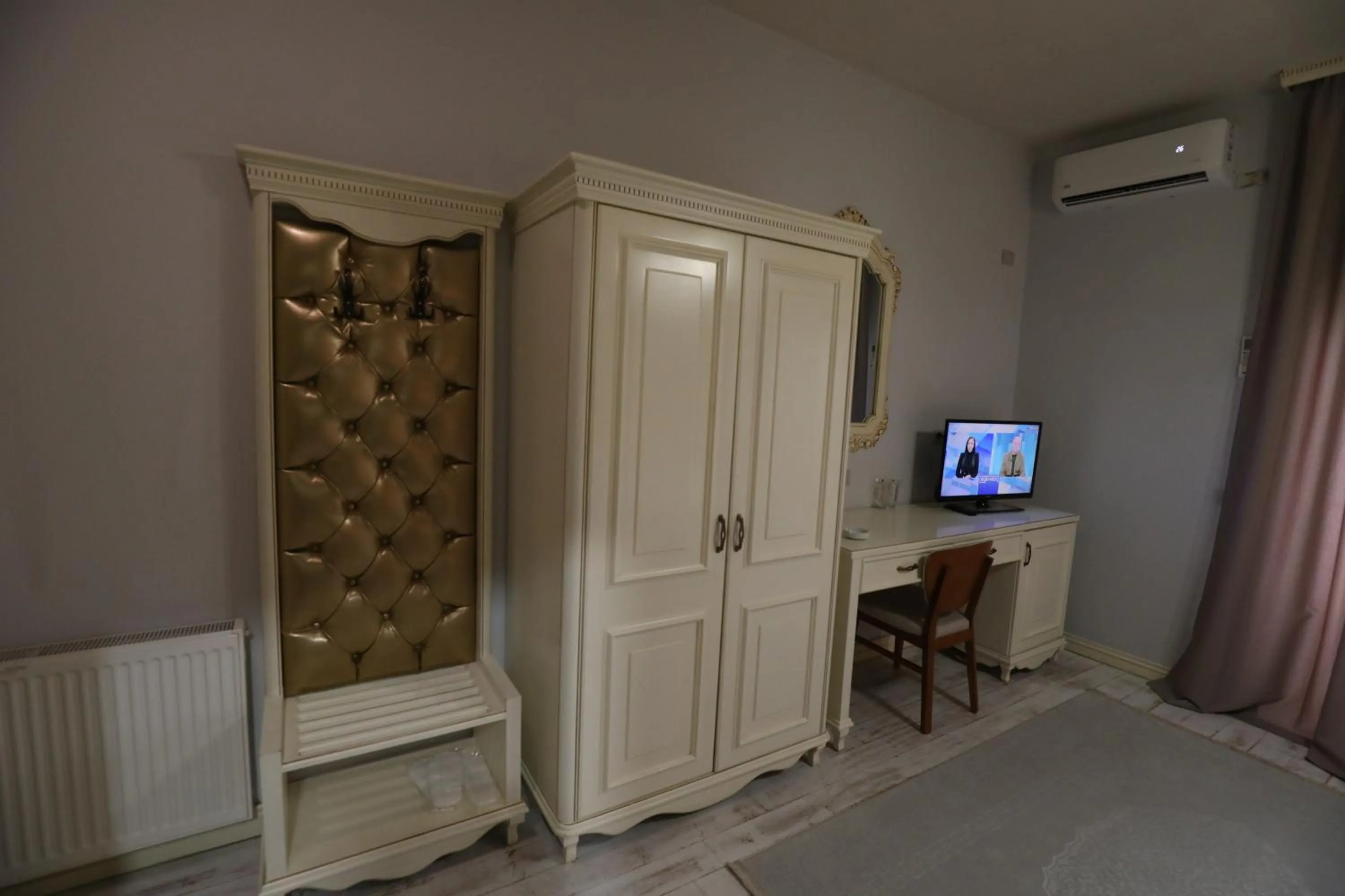 TV and multimedia in Hotel 1 Maji