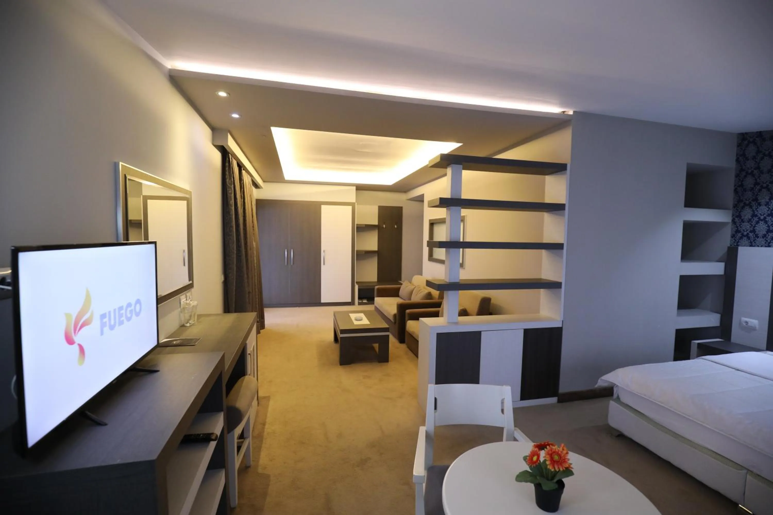 Communal lounge/ TV room, Bed in Hotel 1 Maji