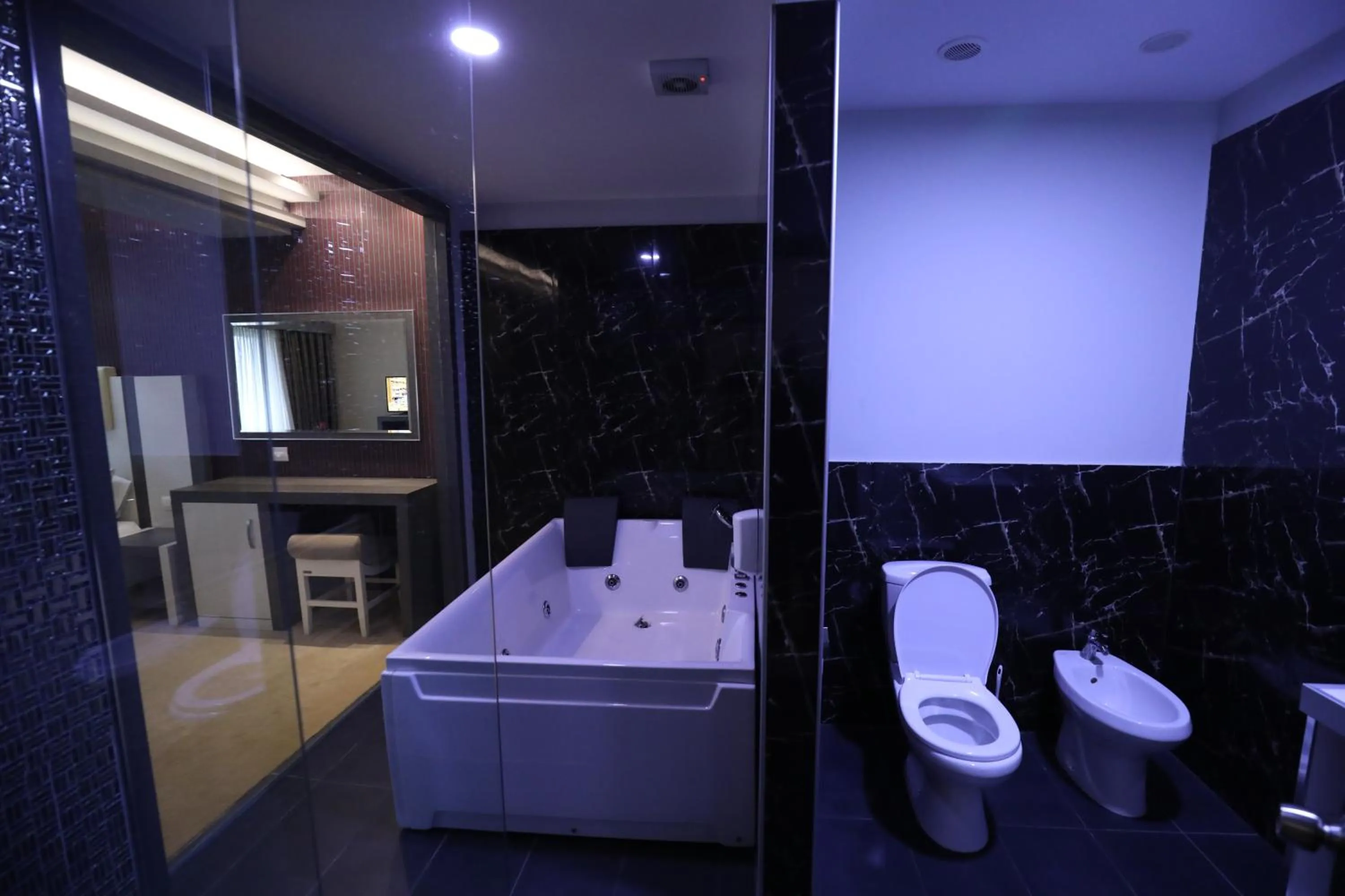 Toilet in Hotel 1 Maji