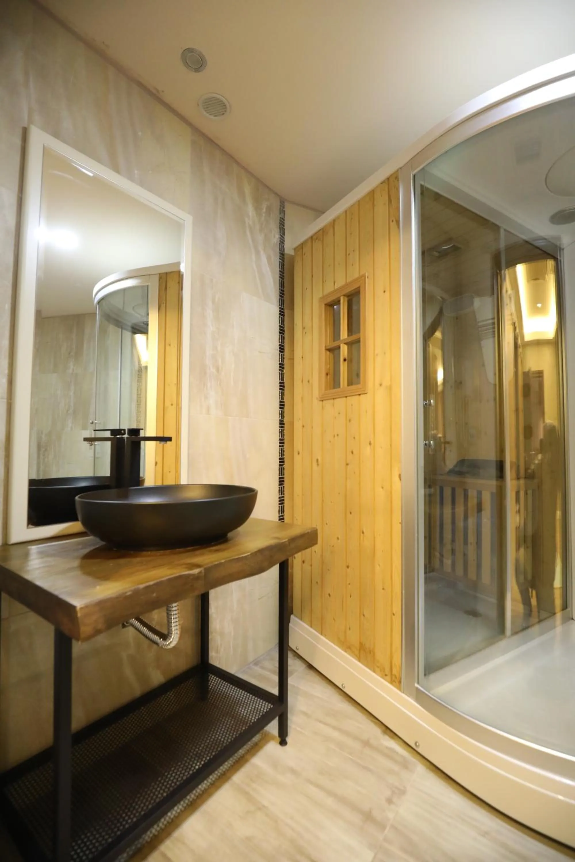 Bathroom in Hotel 1 Maji