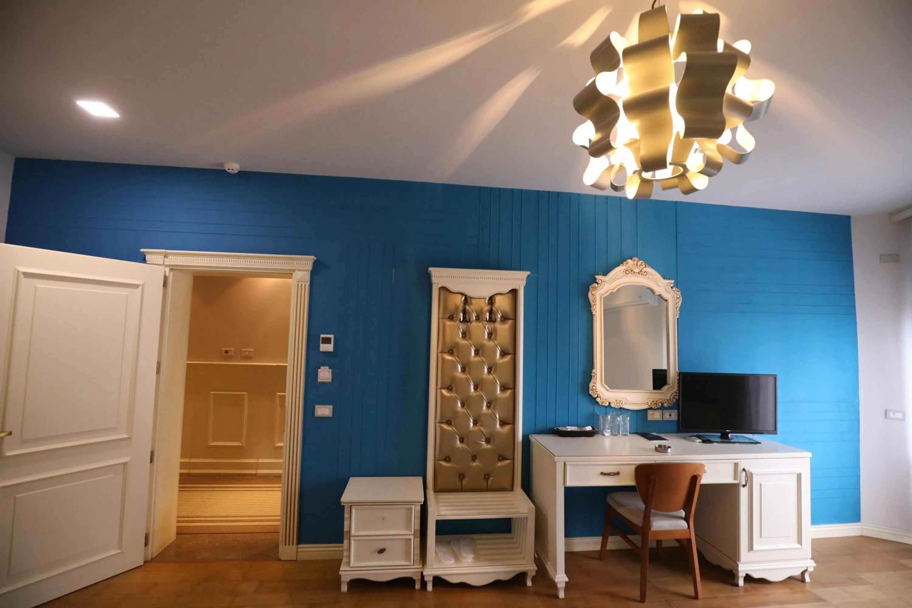 TV and multimedia in Hotel 1 Maji