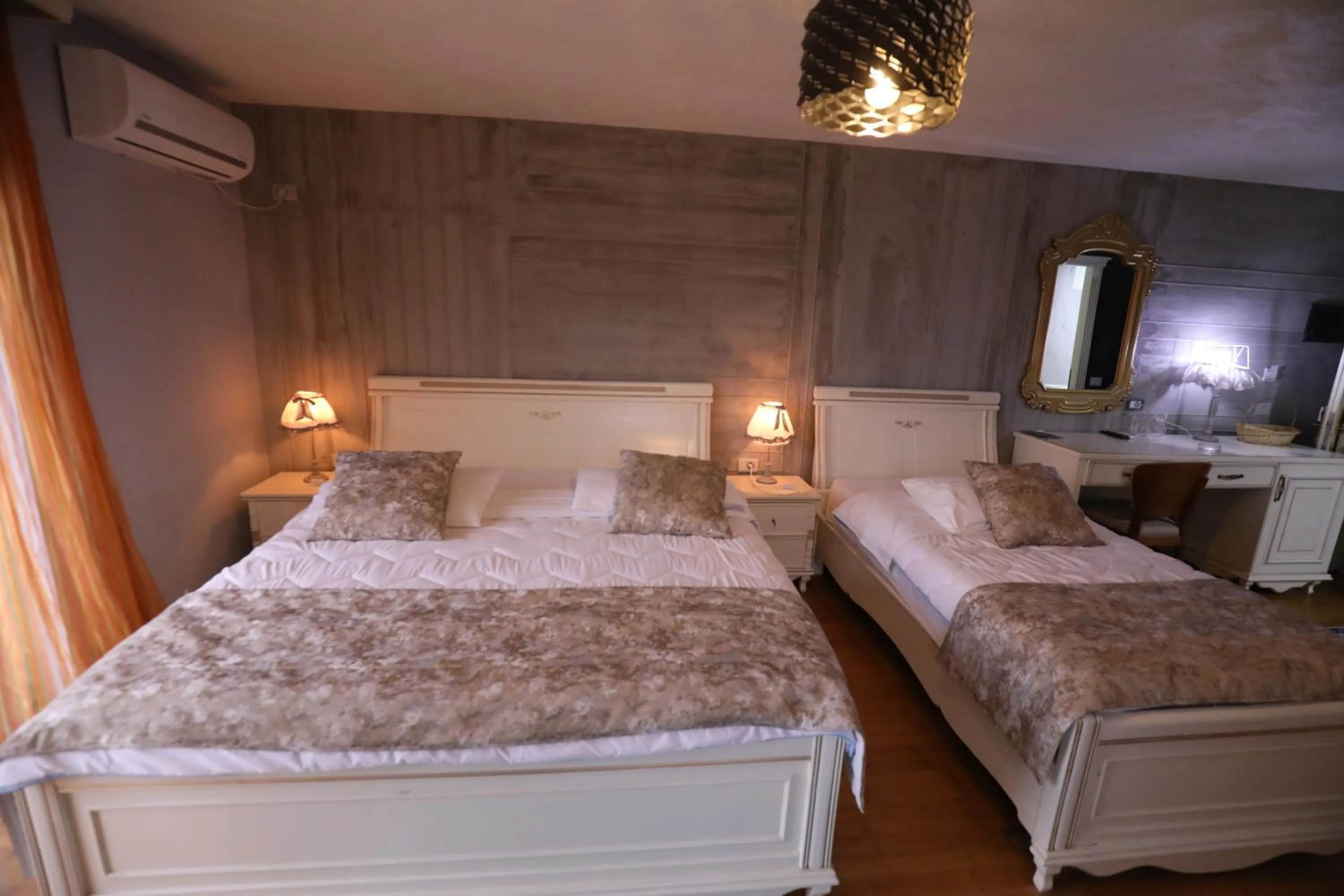 Bedroom, Bed in Hotel 1 Maji