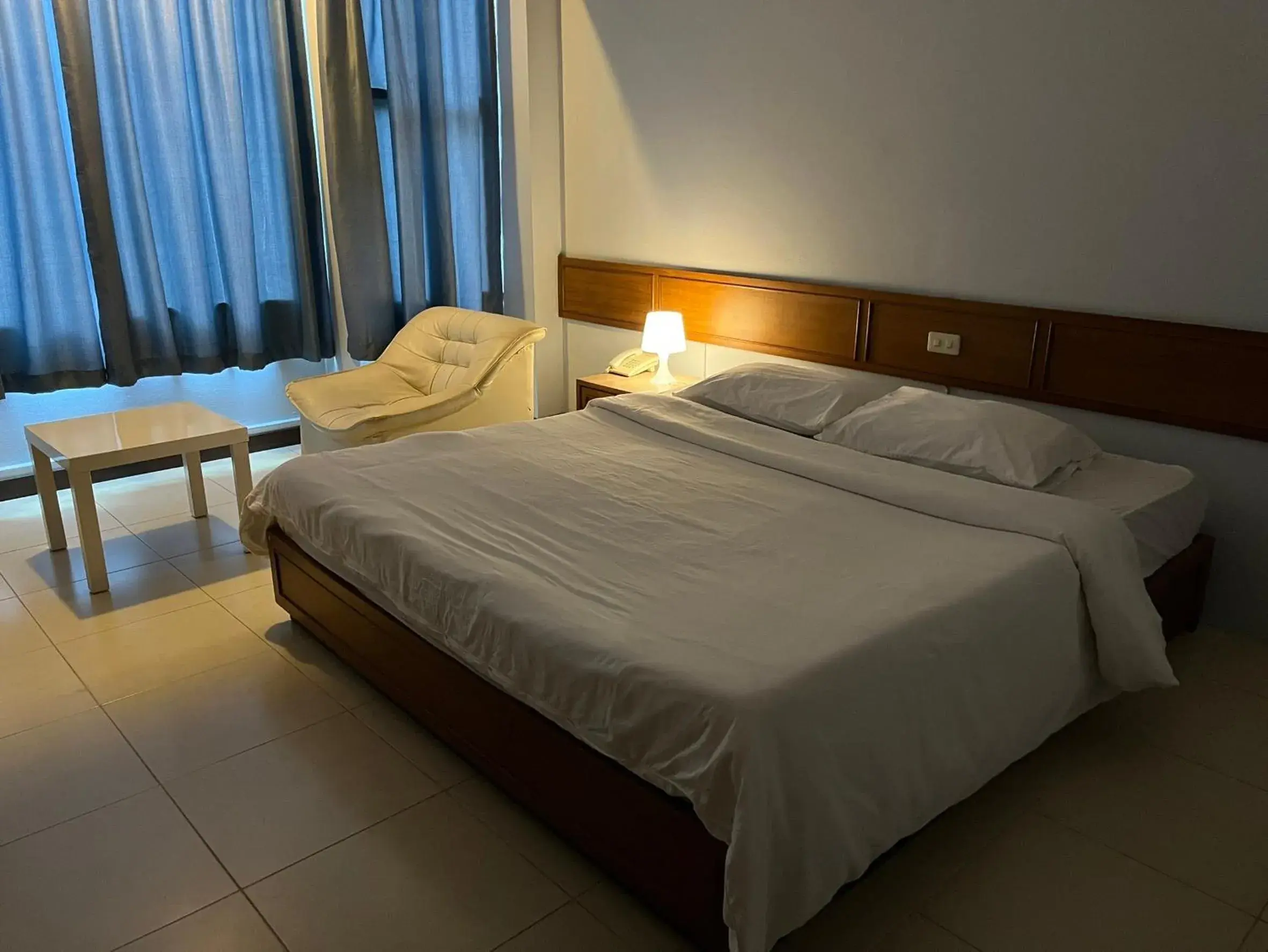 Standard Single Room - single occupancy in Naraigrand Hotel (โรงแรมนารายณ์แกรนด์) Standard Single Room - single occupancy in Naraigrand Hotel (โรงแรมนารายณ์แกรนด์)