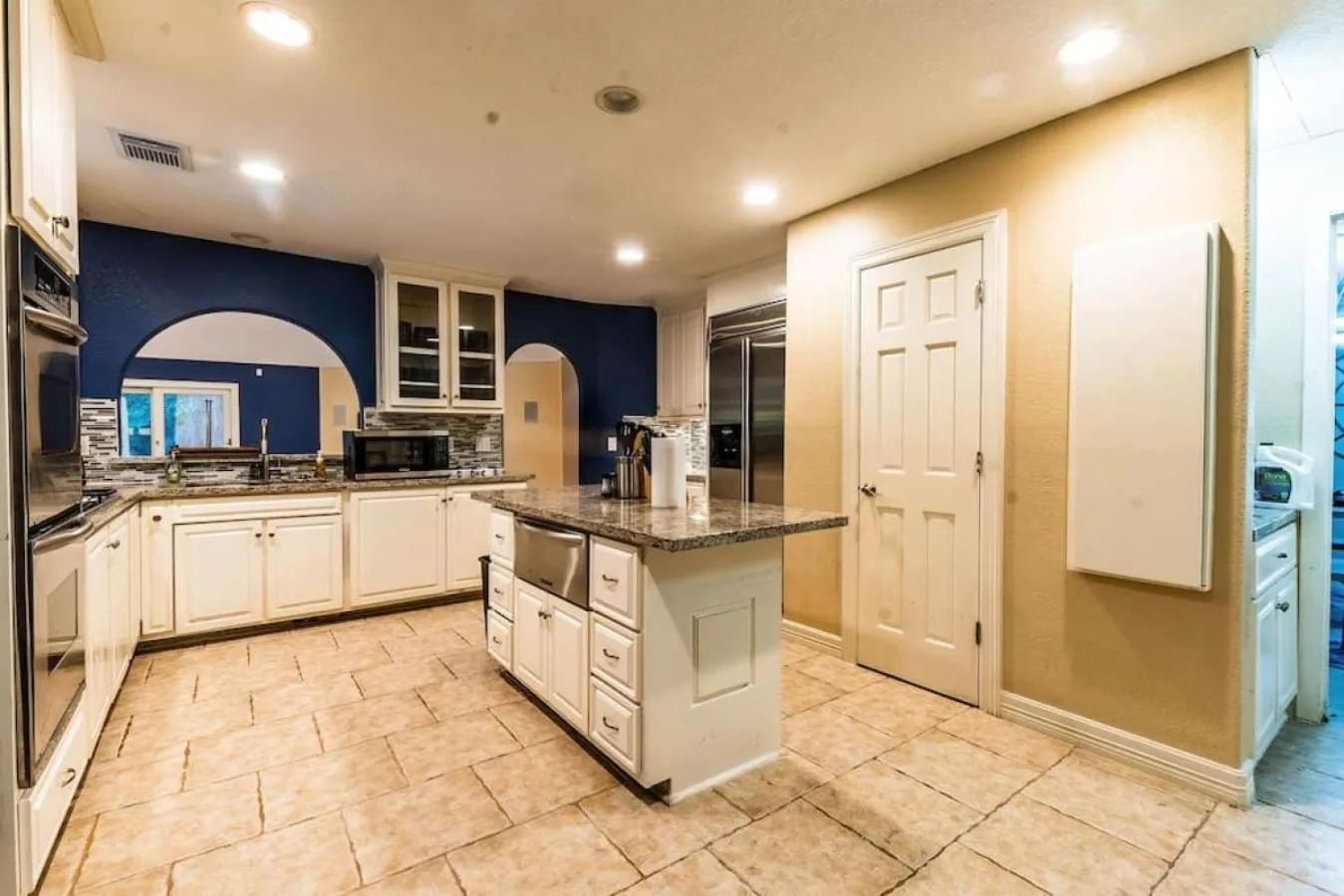 Kitchen or kitchenette in Huge 6 Bedroom with Pool, Spa, 85 Inch TV, Game Room