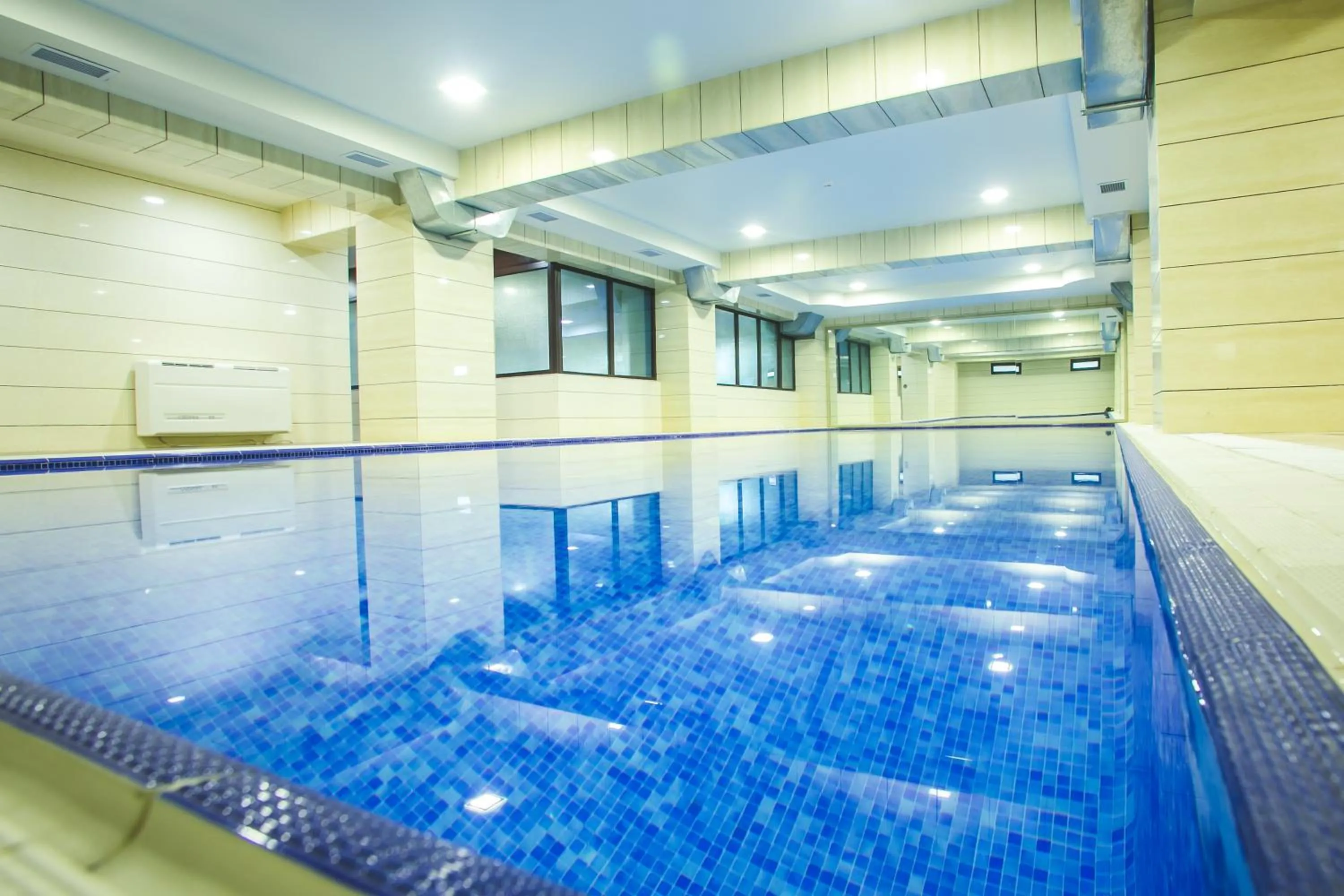 Swimming pool in Emerald Hotel Baku