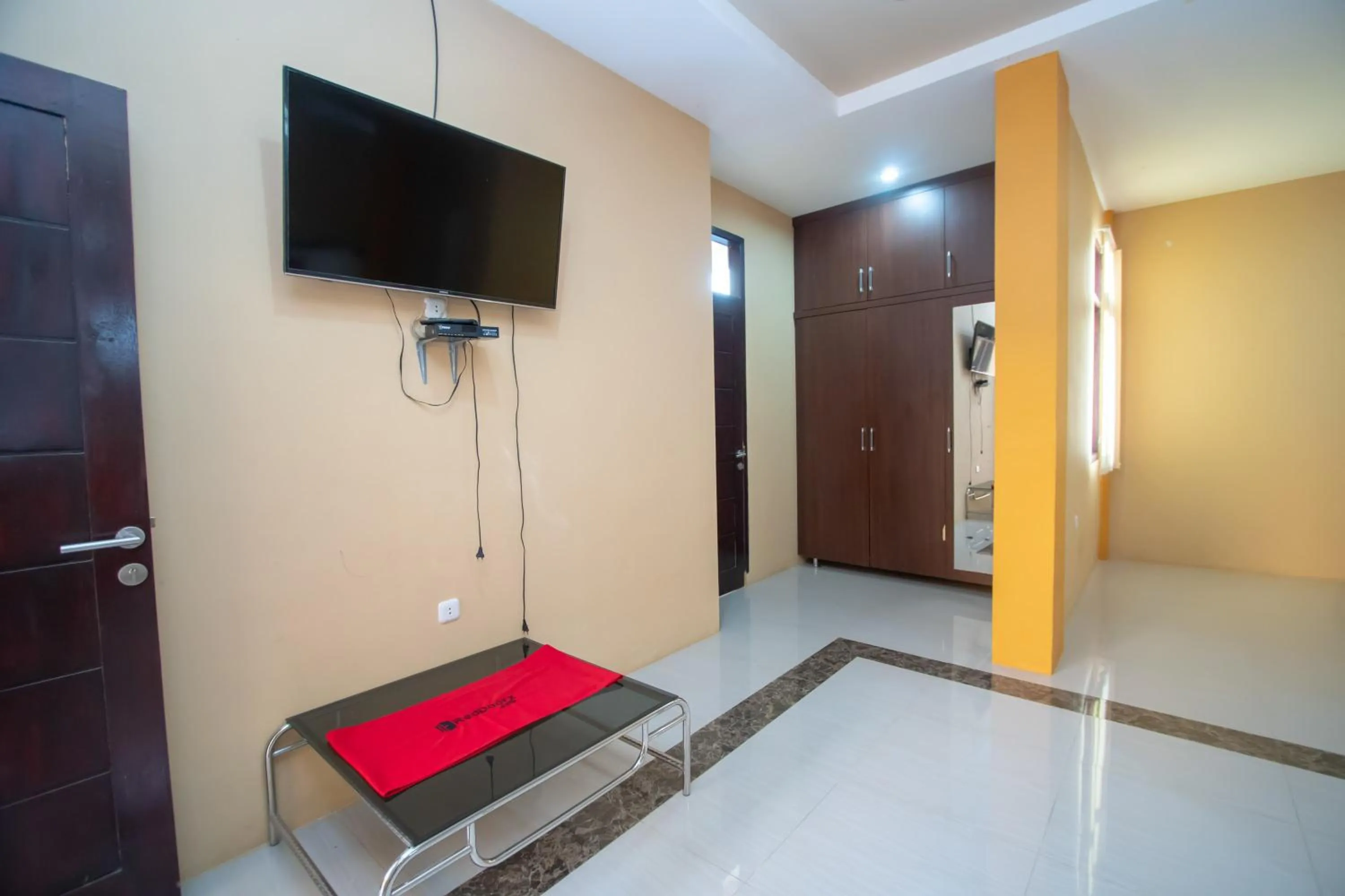 Bedroom in RedDoorz Syariah @ Jalan Gajah Mada Meulaboh