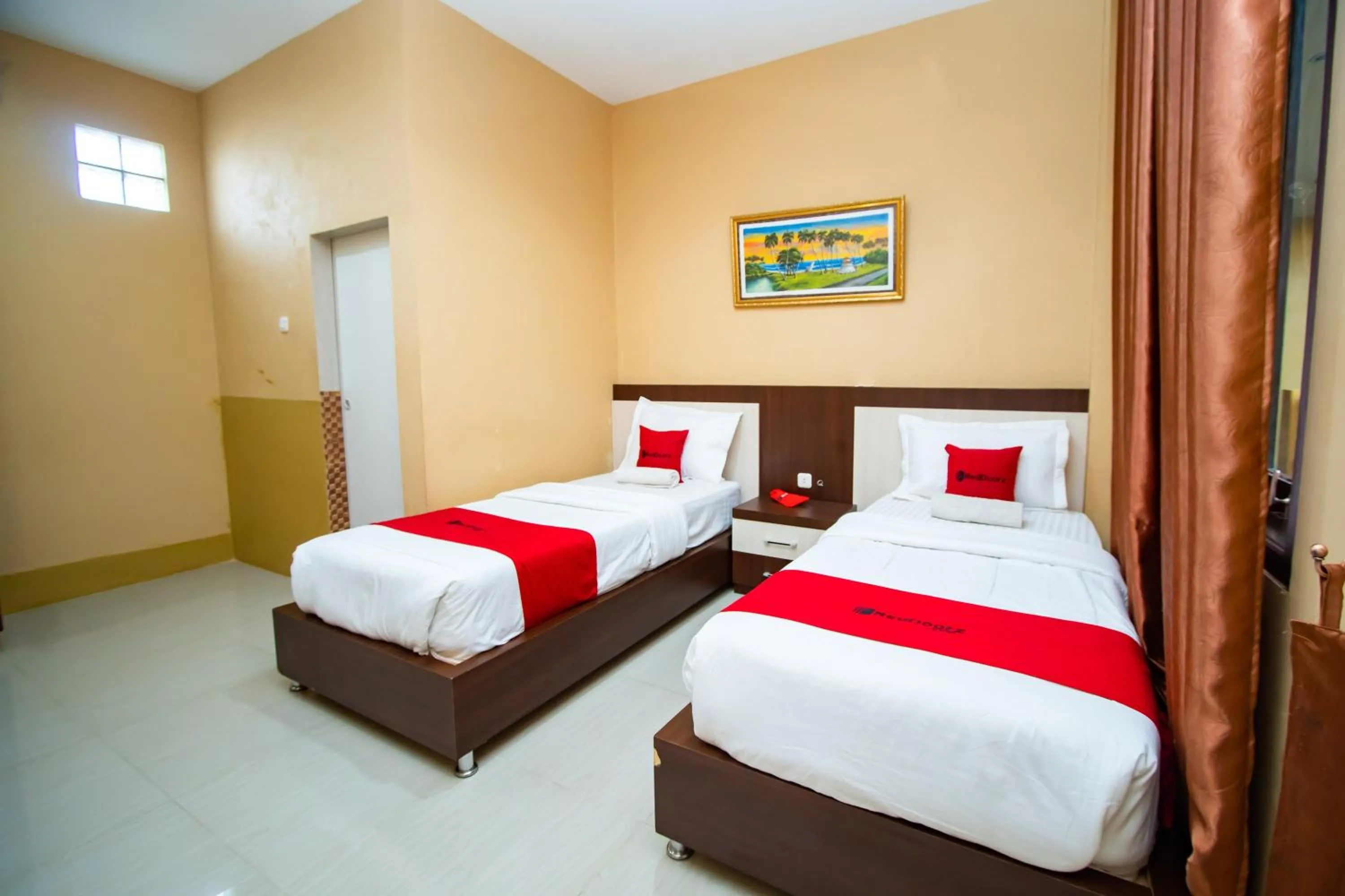 Bedroom, Bed in RedDoorz Syariah @ Jalan Gajah Mada Meulaboh