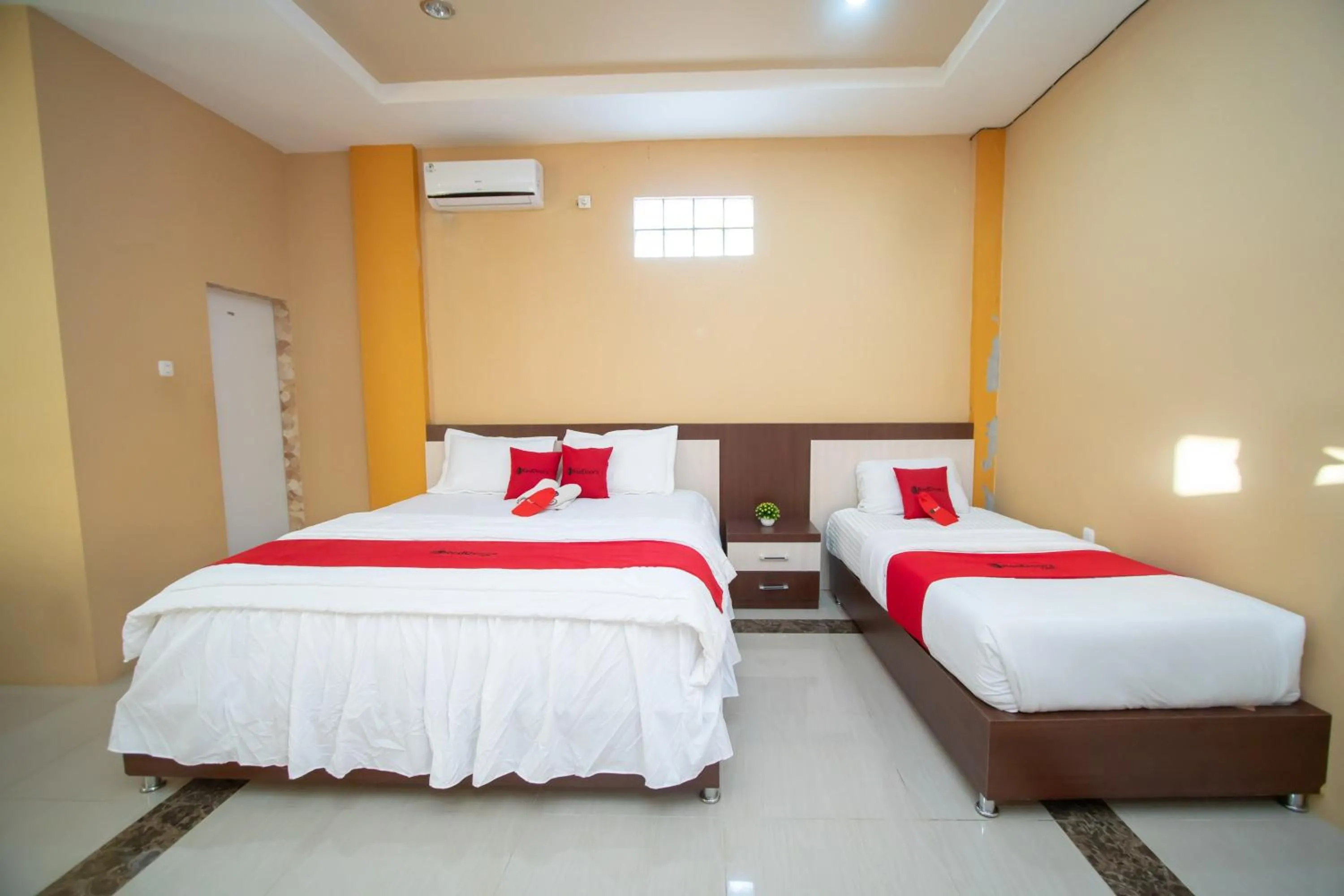 Bedroom, Bed in RedDoorz Syariah @ Jalan Gajah Mada Meulaboh