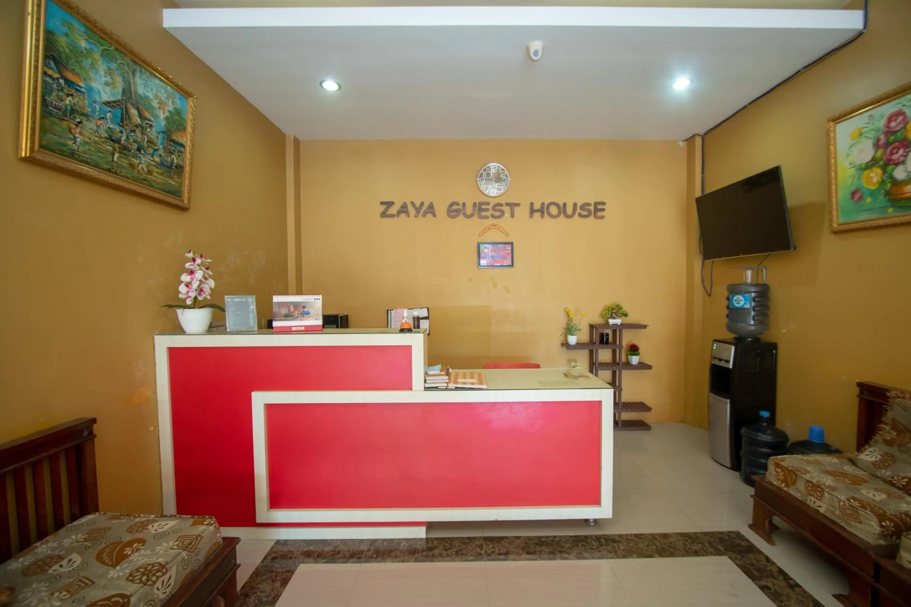 Lobby or reception in RedDoorz Syariah @ Jalan Gajah Mada Meulaboh