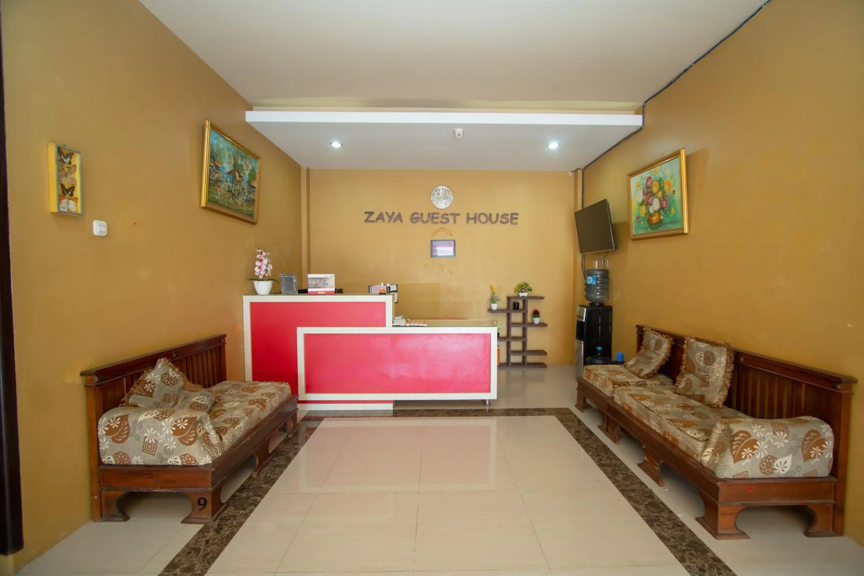 Lobby or reception in RedDoorz Syariah @ Jalan Gajah Mada Meulaboh
