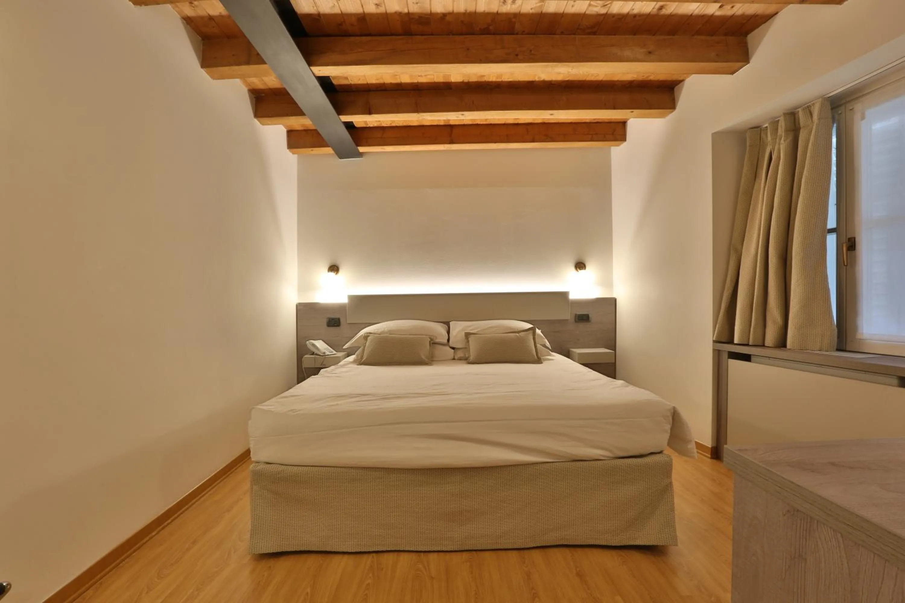 Bed in Hotel James Joyce