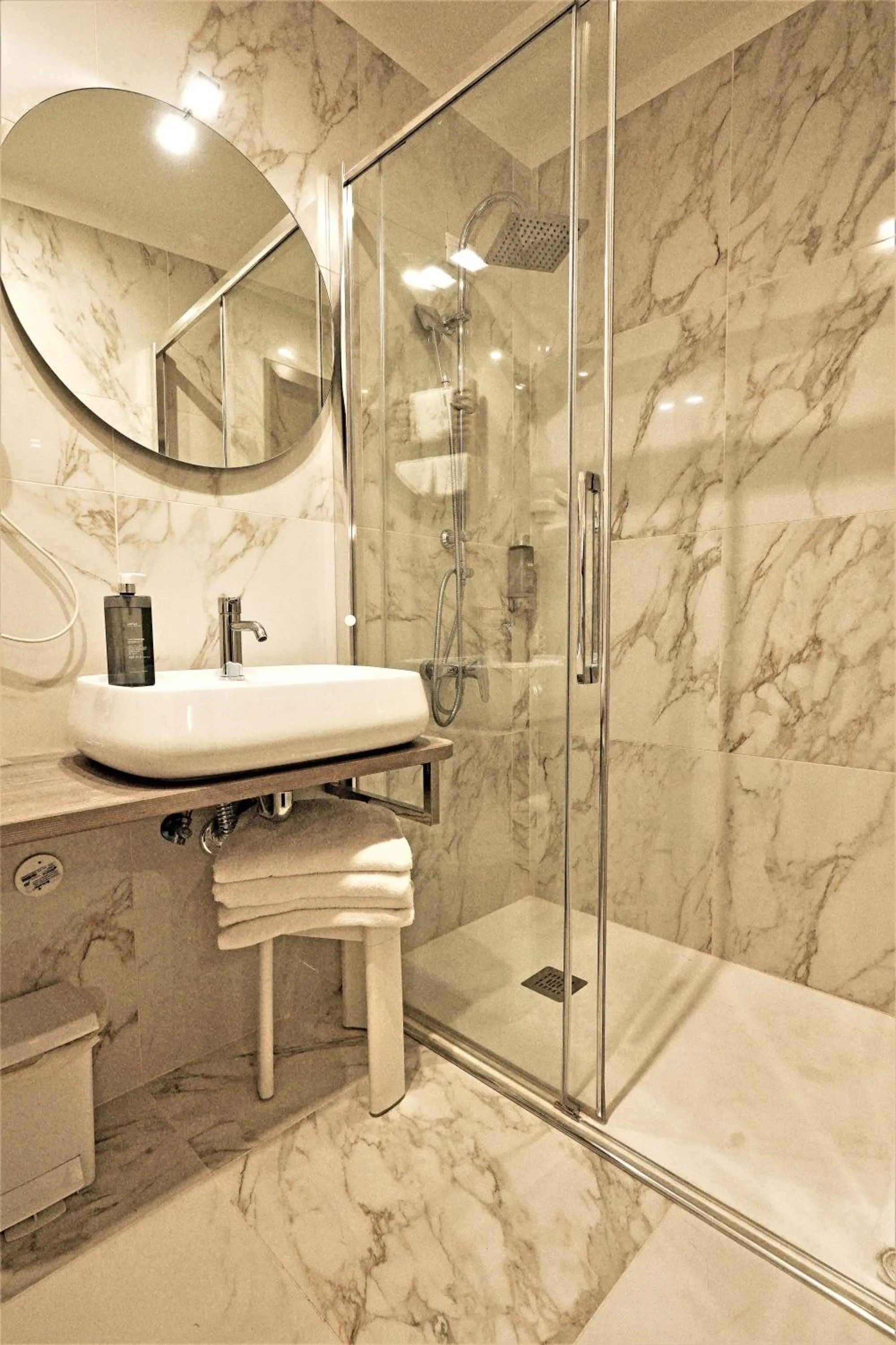 Bathroom in Hotel James Joyce