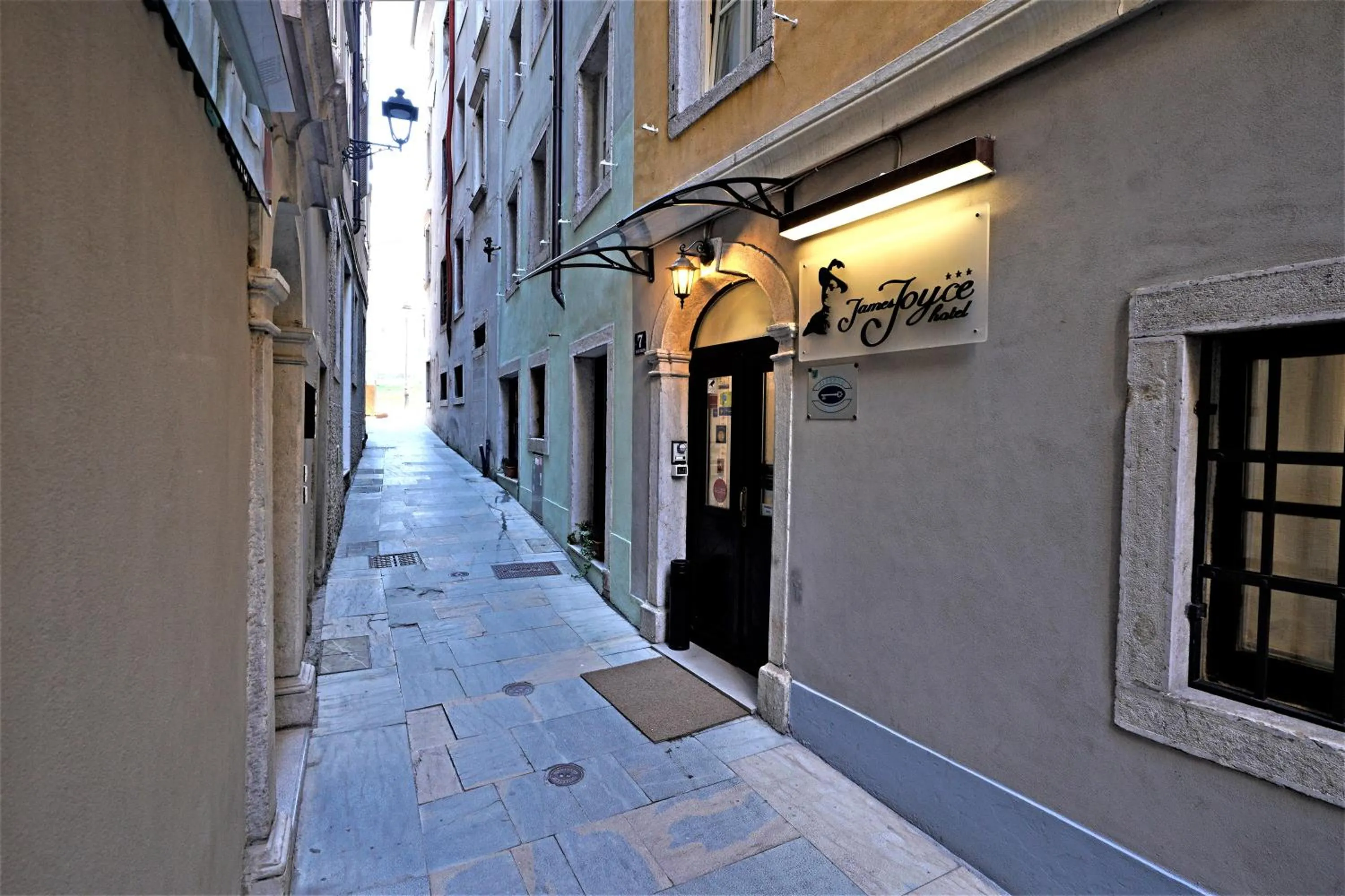 Property building in Hotel James Joyce