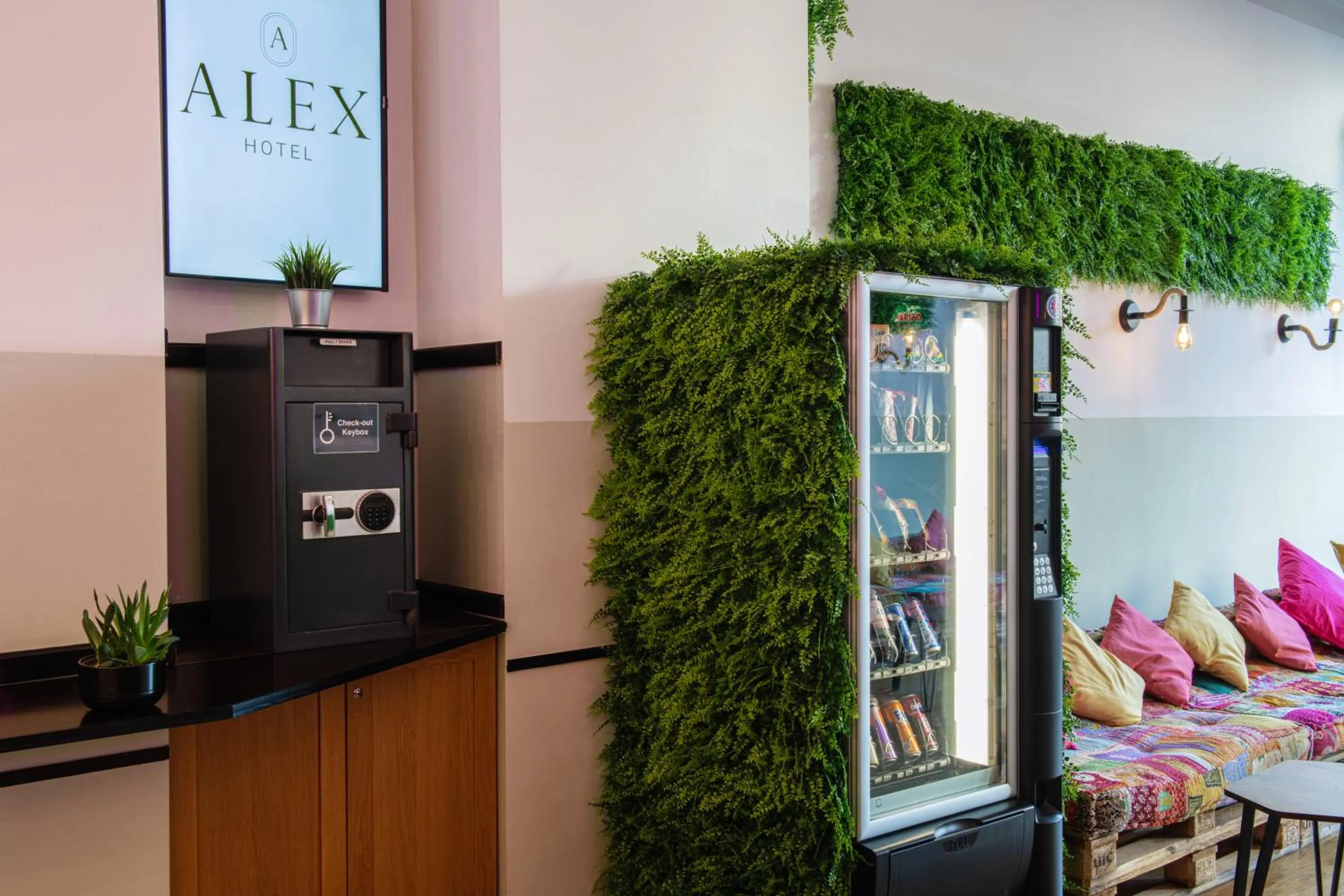 Communal lounge/ TV room in Hotel Alex Berlin