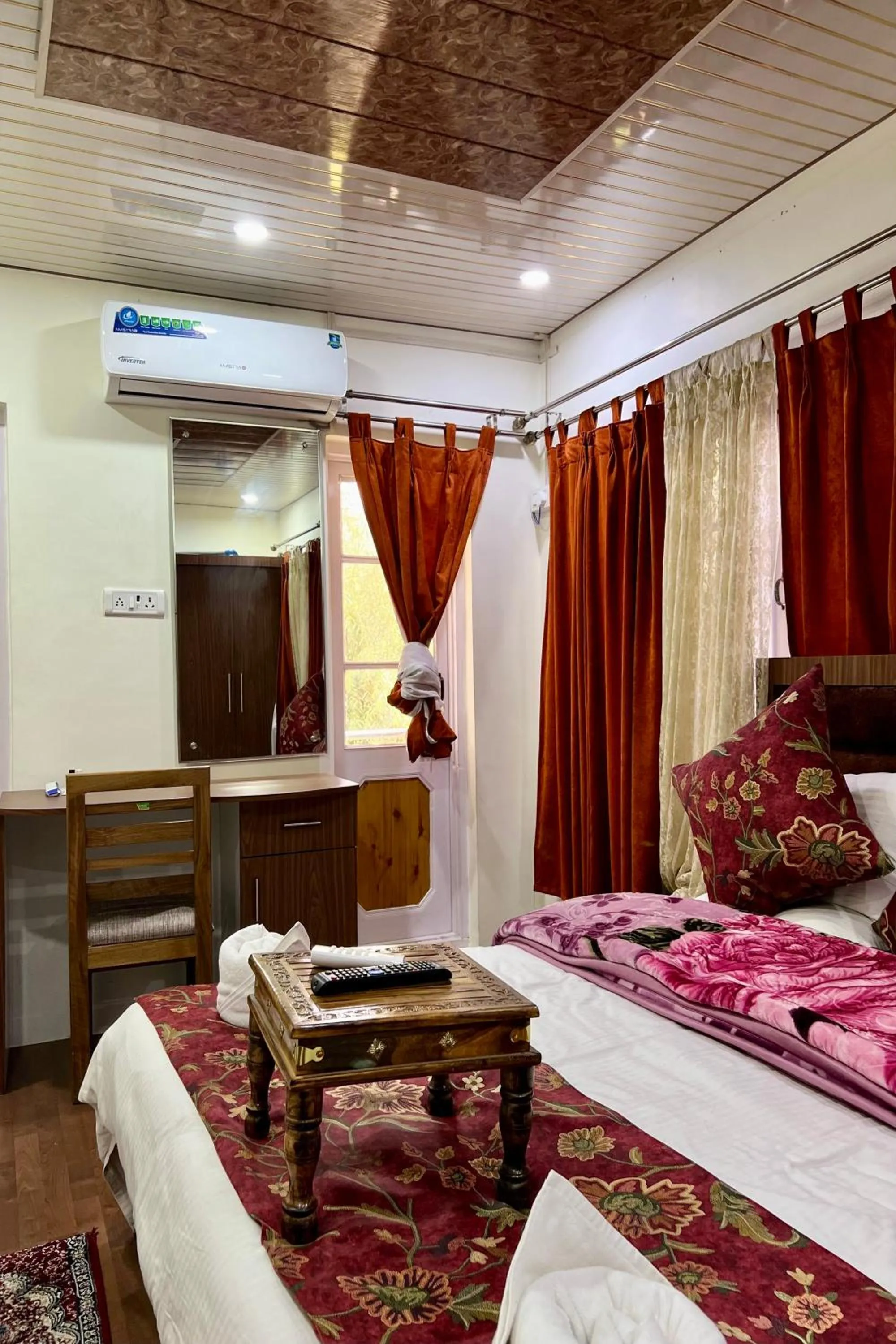TV and multimedia, Bed in Hotel Sultan Residency