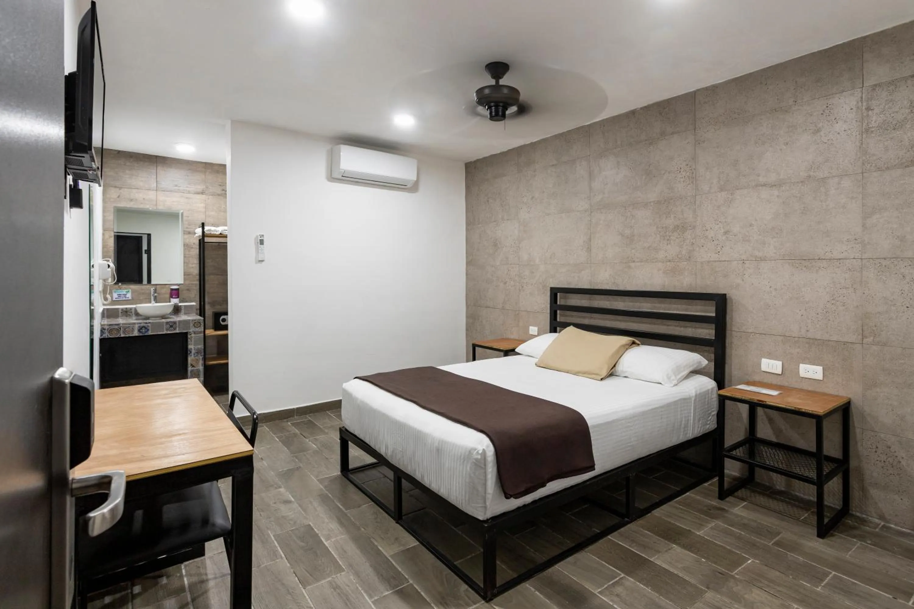 Photo of the whole room, Bed in Capital Hotel Saltillo