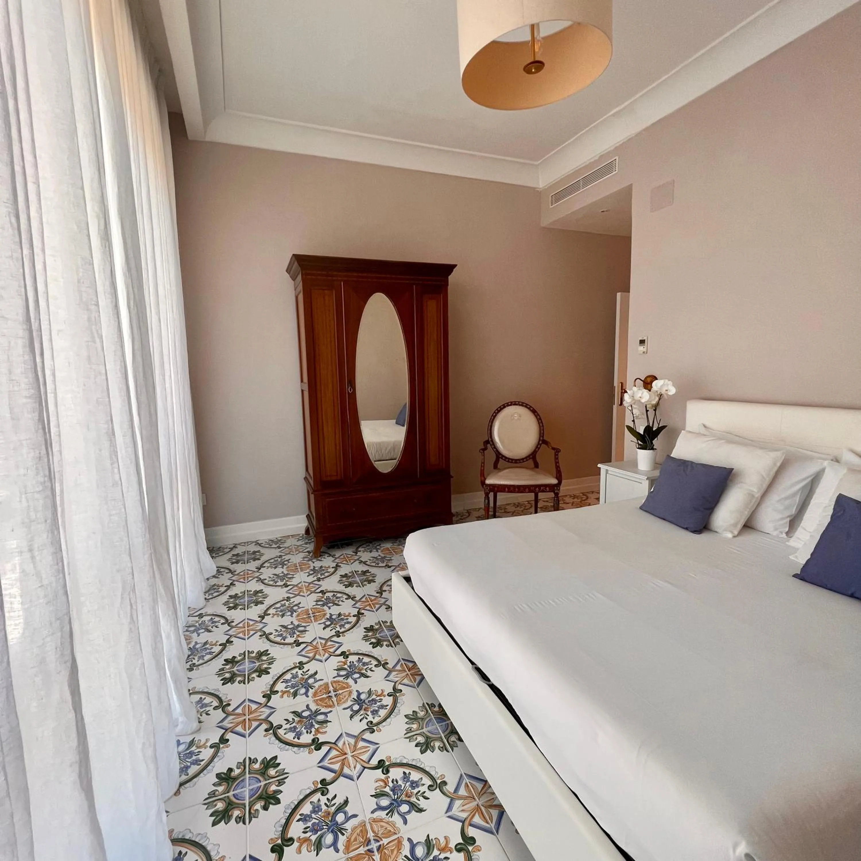 Photo of the whole room, Bed in Experience Boutique Hotel - Villa Cimmino