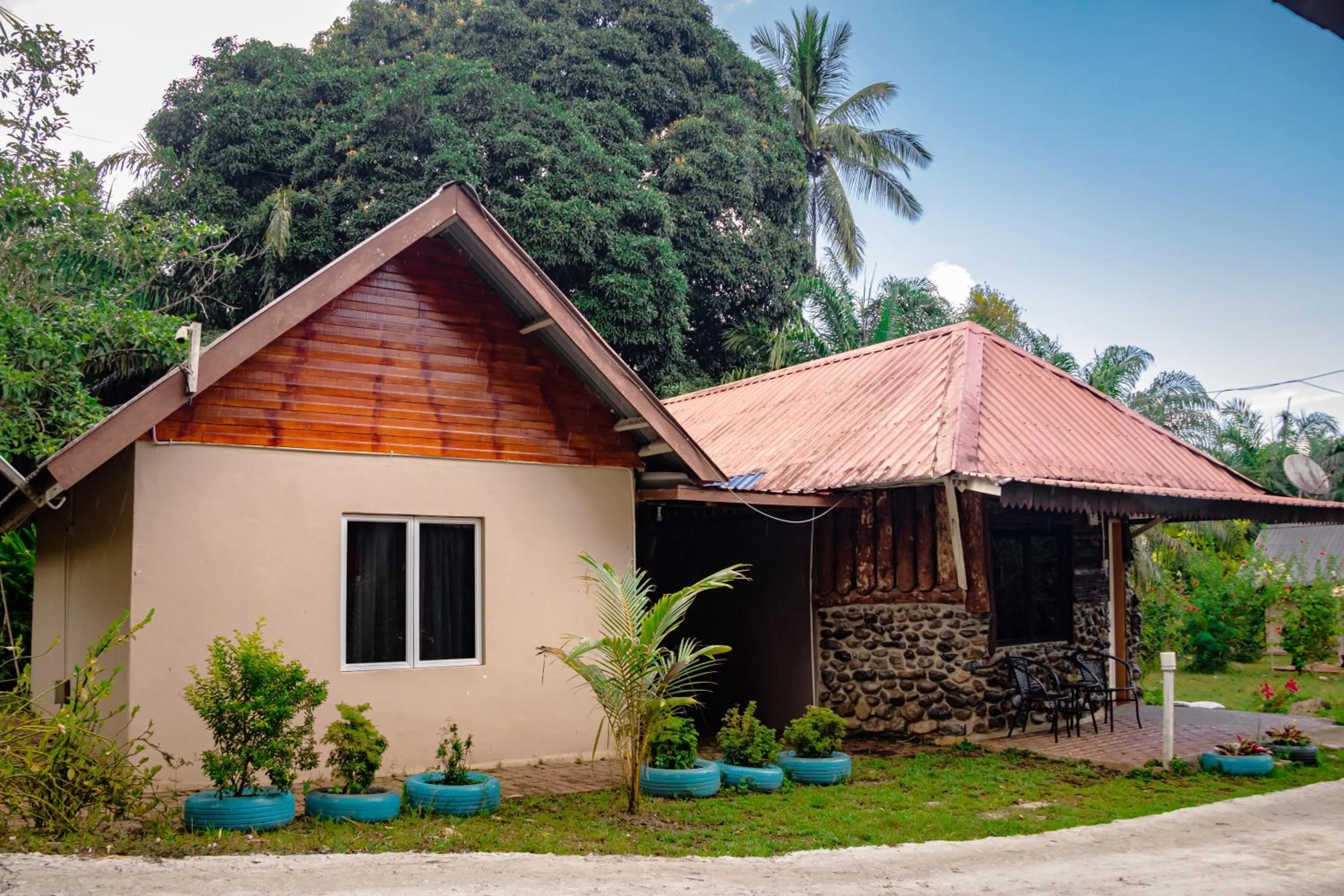 Property building in Timba Garden FREE TOWN AND JETTY TRANSPORT