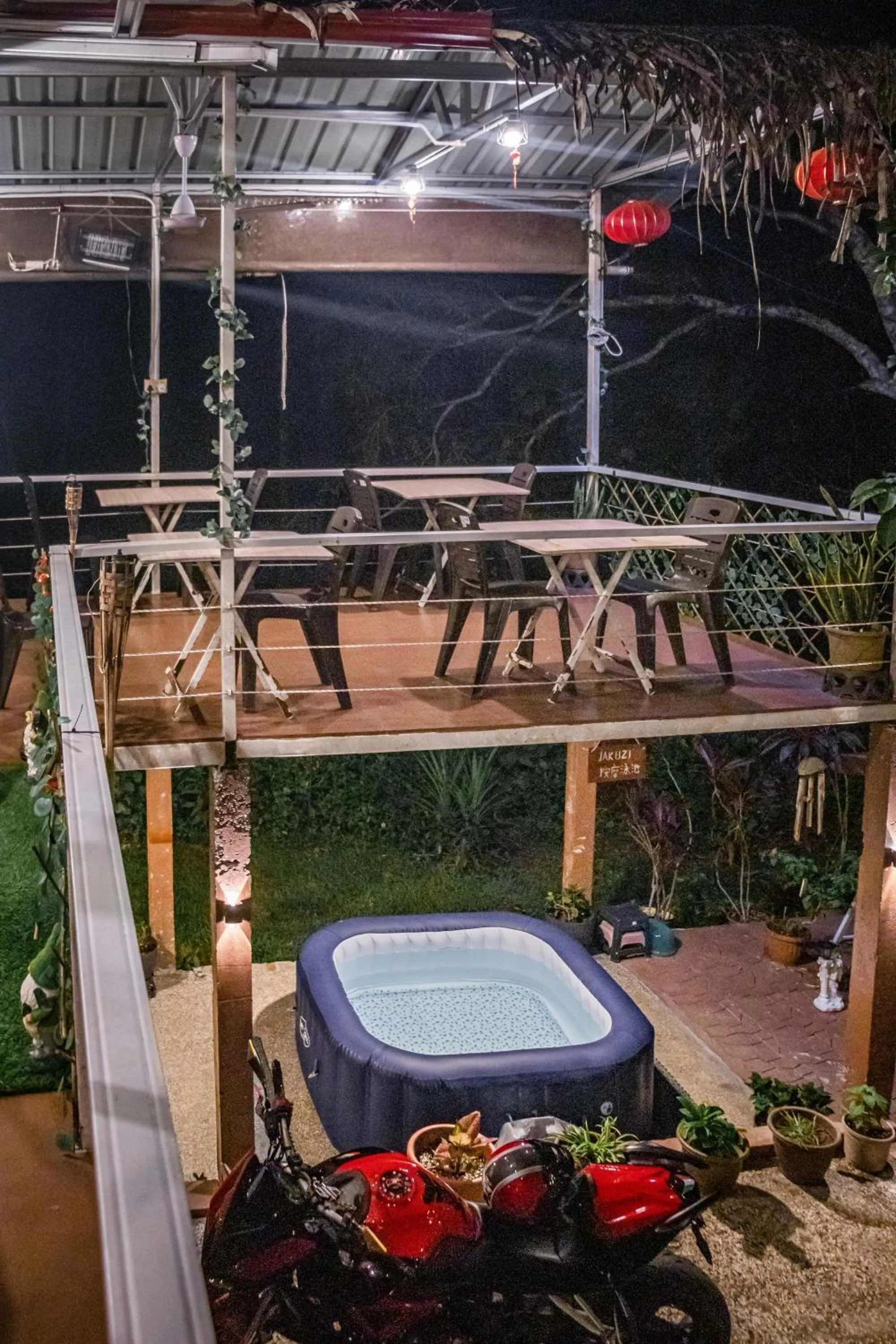 Hot Tub in Timba Garden FREE TOWN AND JETTY TRANSPORT