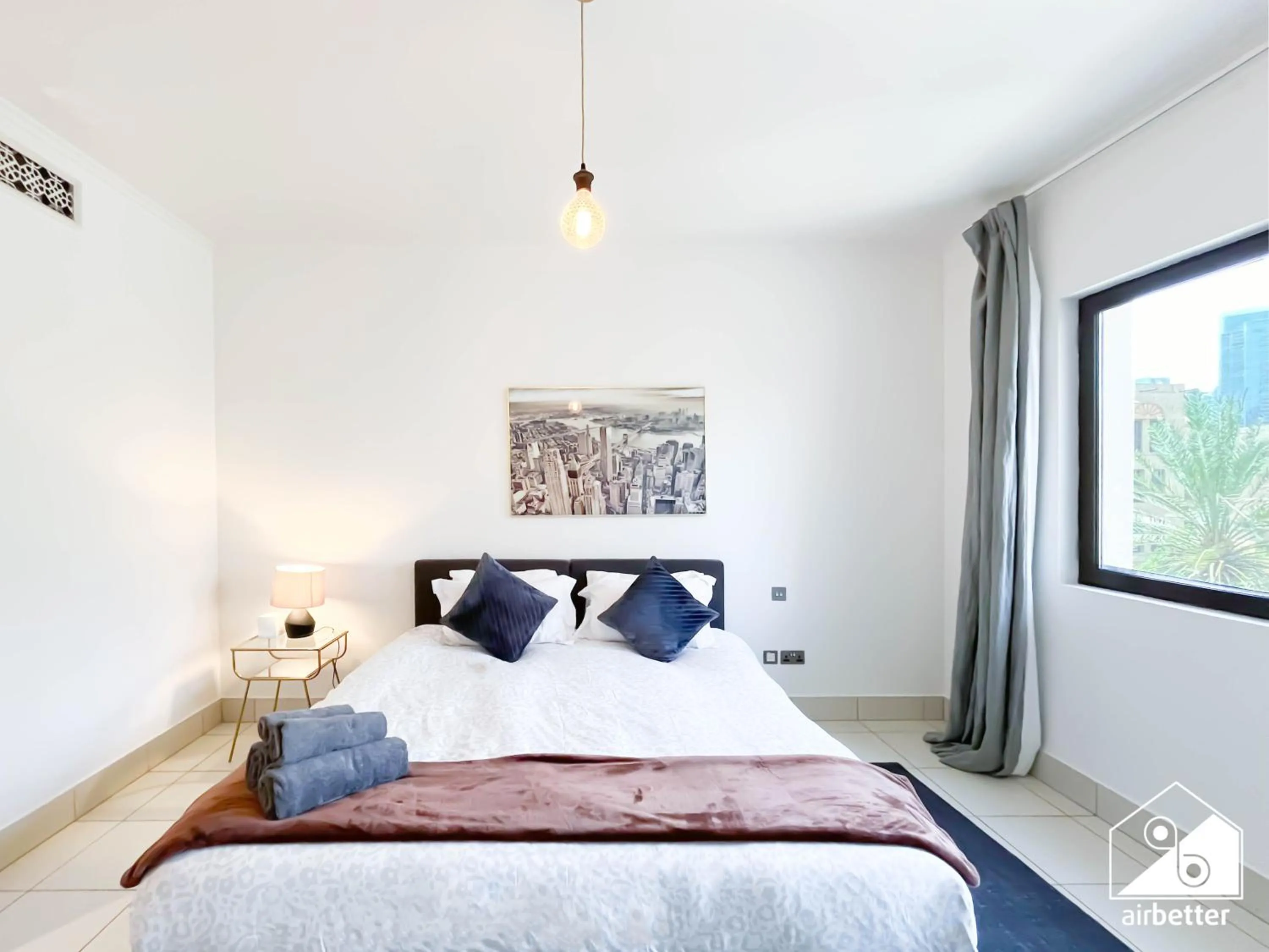 Bed in Luxury 2Bedroom in Dubai Old Town with Burj View