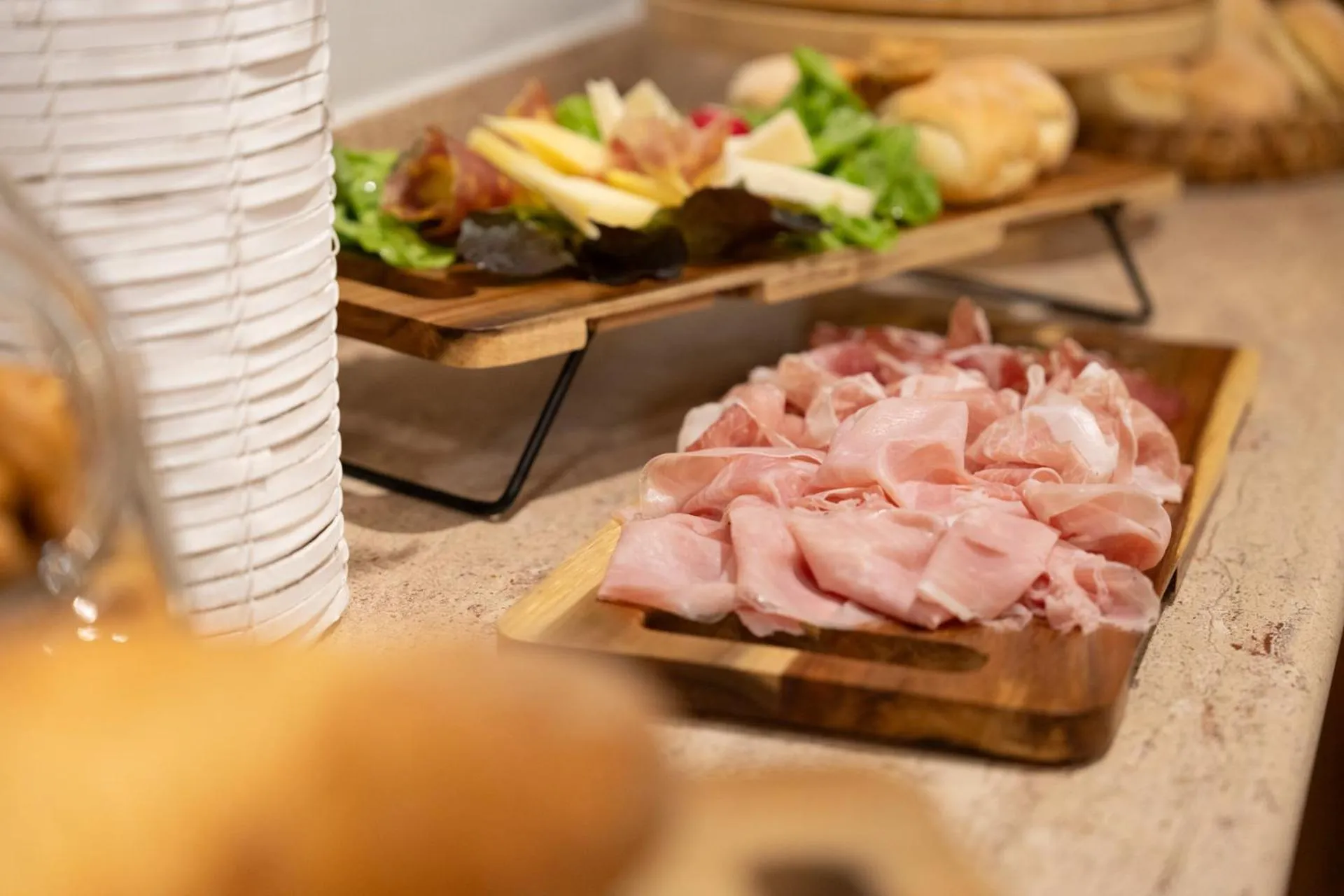 Restaurant/places to eat in Cristal Palace Hotel