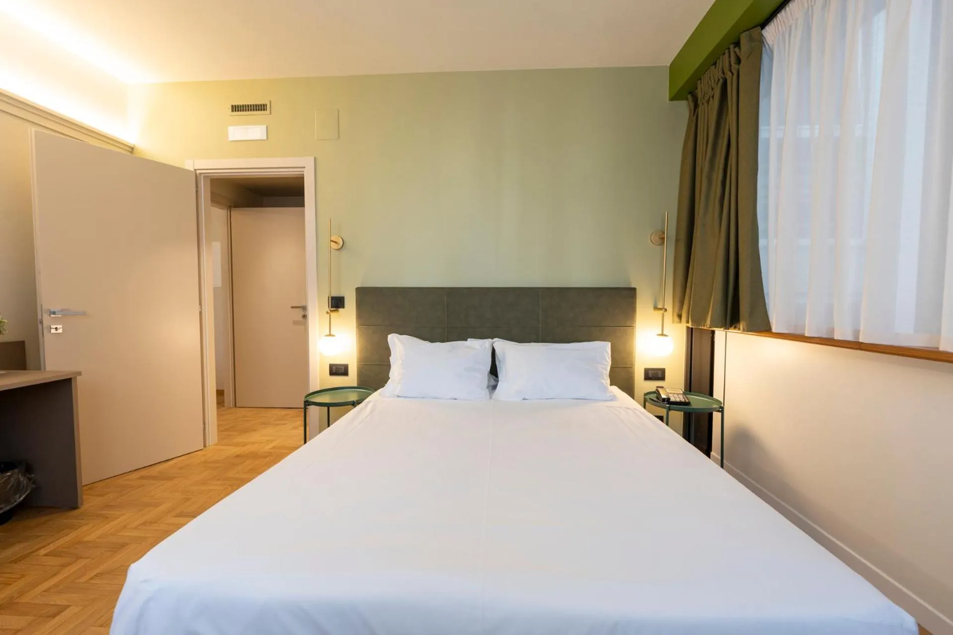 Bed in Cristal Palace Hotel