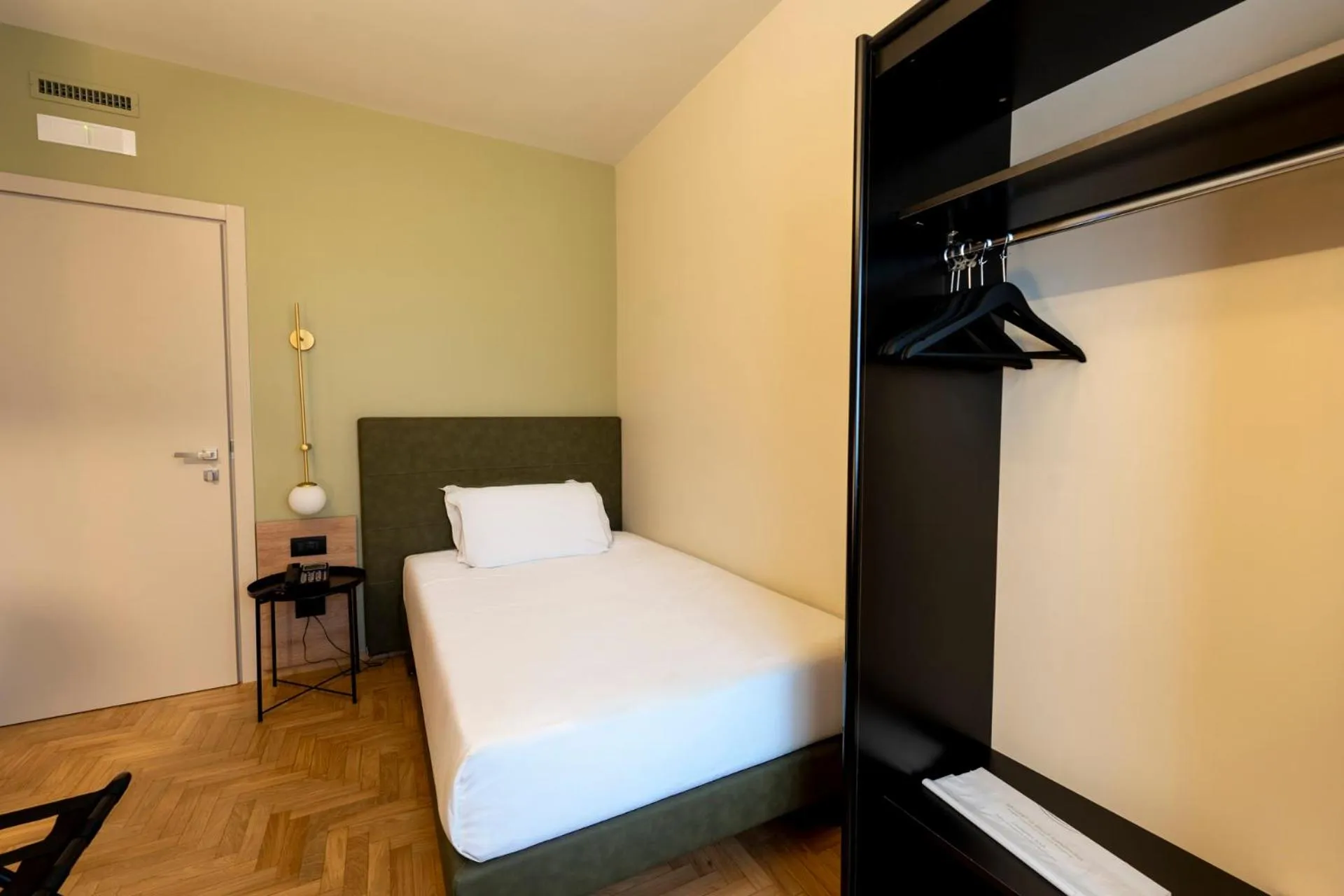 Bed in Cristal Palace Hotel