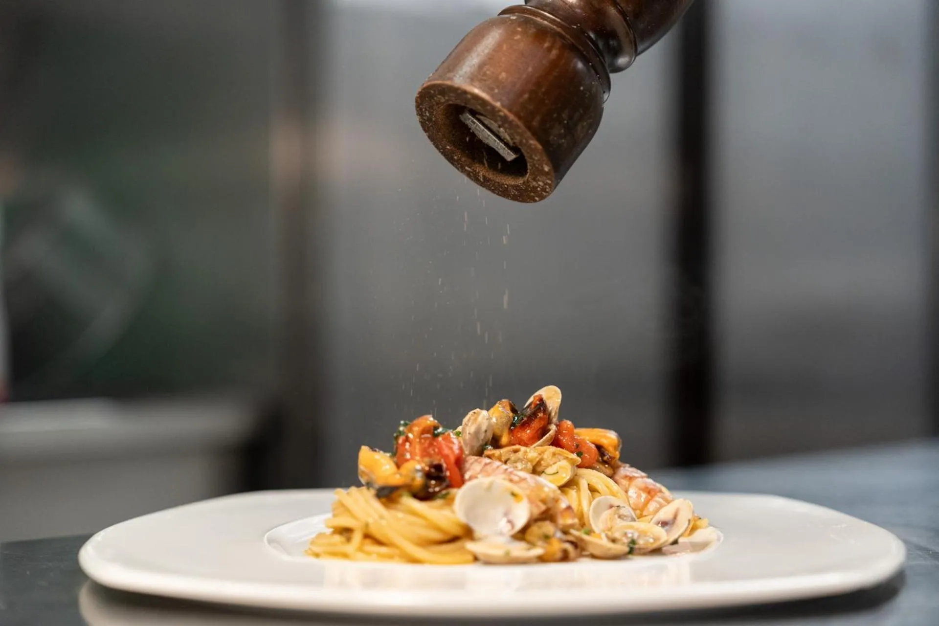 Restaurant/places to eat in Cristal Palace Hotel