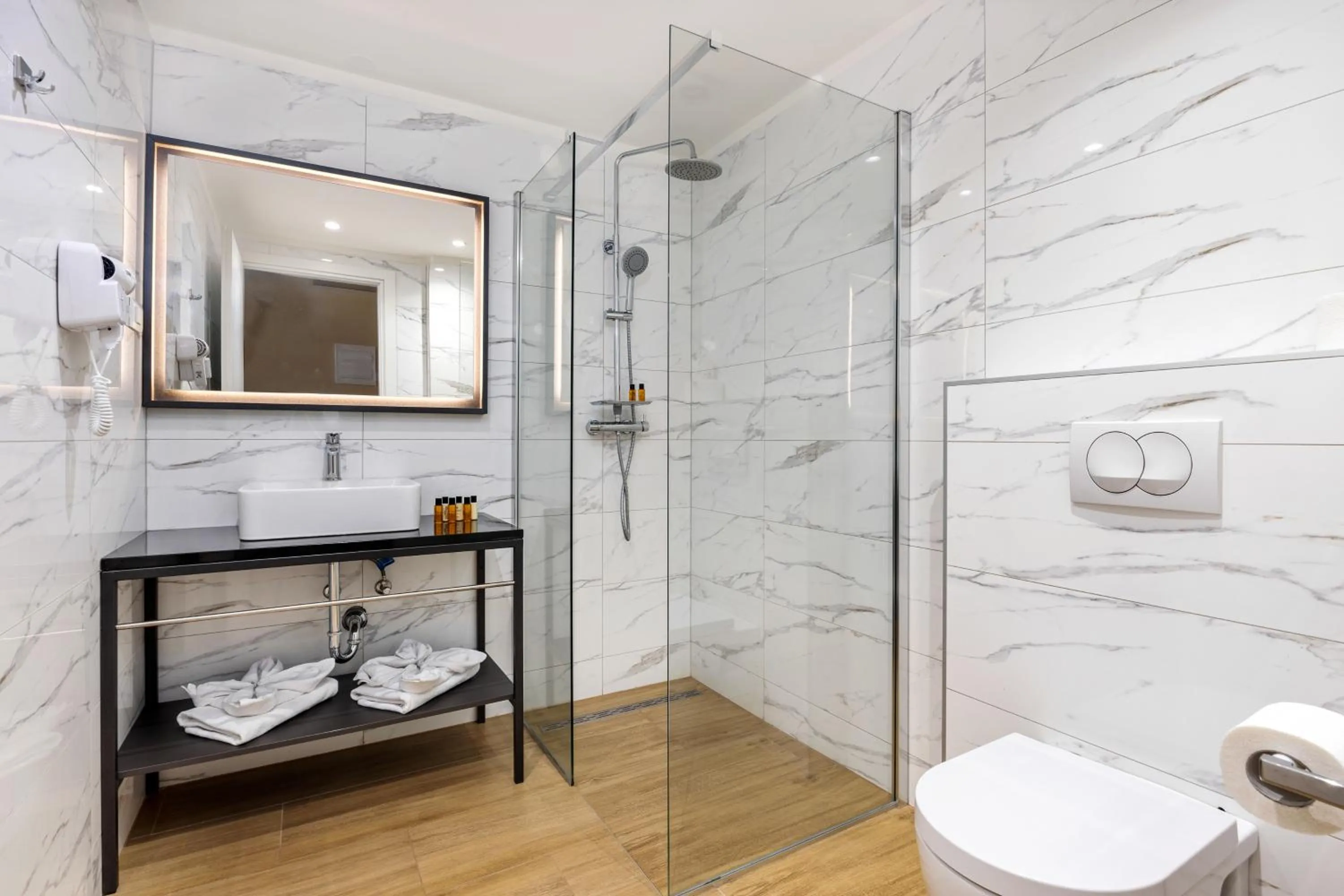 Shower in Residence Del Mar Emotion