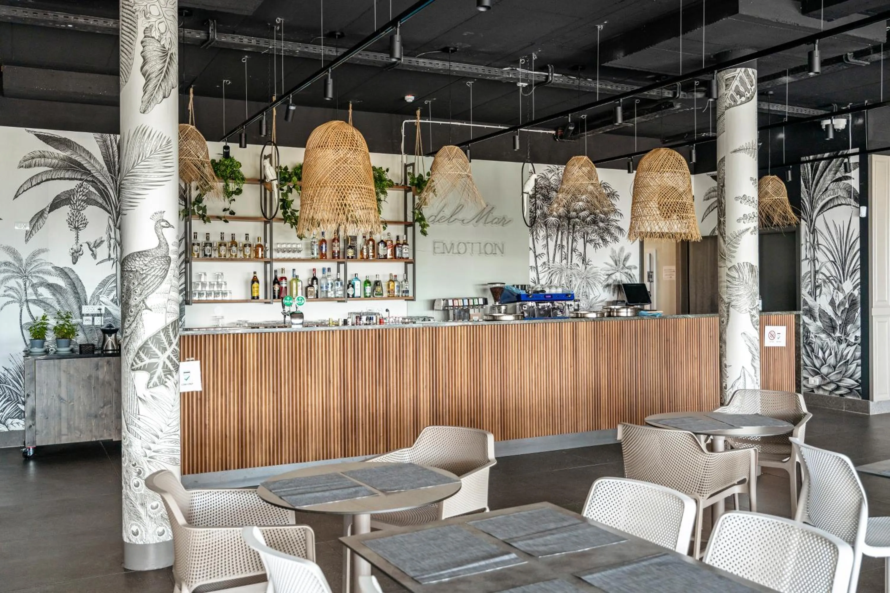 Restaurant/places to eat in Residence Del Mar Emotion