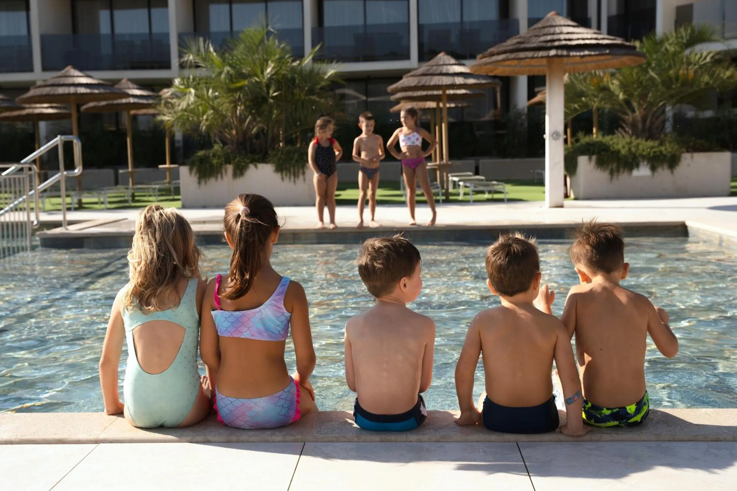 Swimming pool in Residence Del Mar Emotion