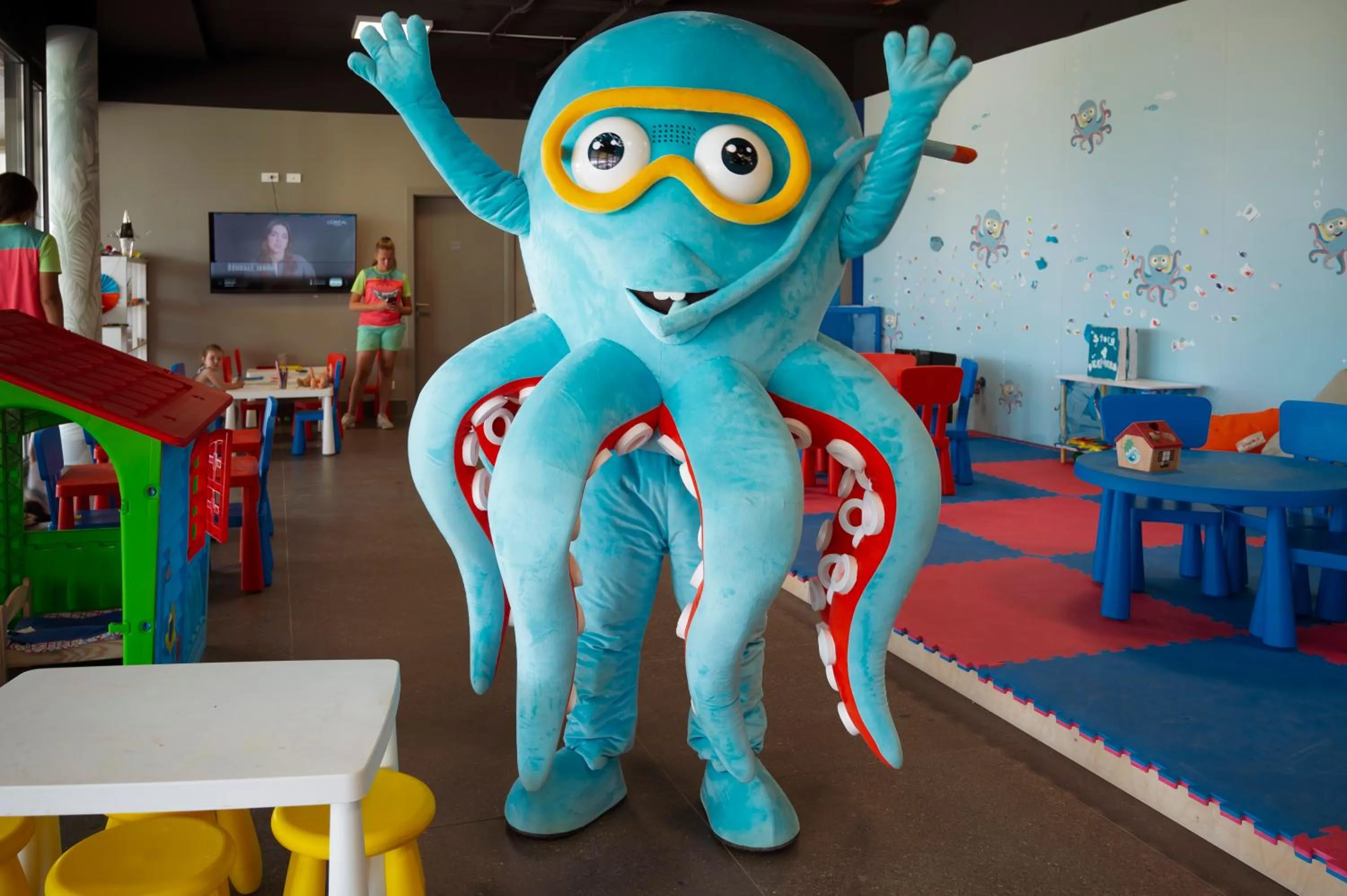 People in Residence Del Mar Emotion