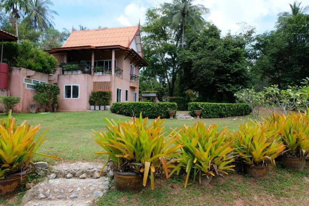 Property building in Piman Pu