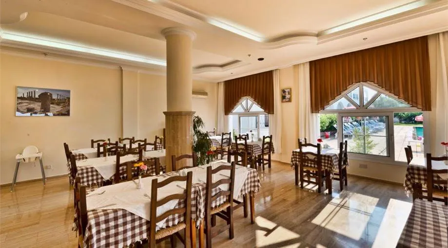 Restaurant/places to eat in Bare Hill Holiday Apartments
