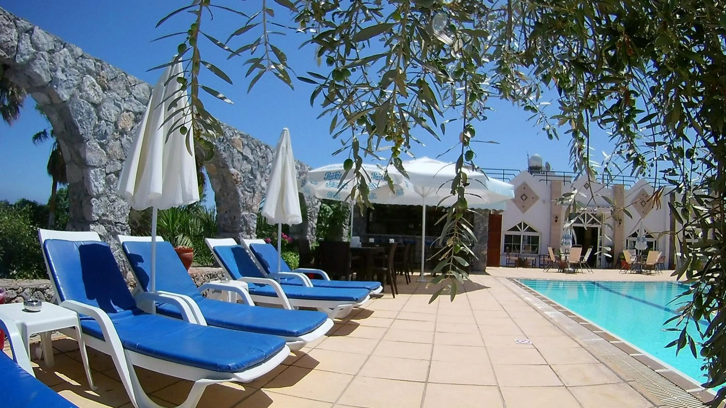 Swimming pool in Bare Hill Holiday Apartments