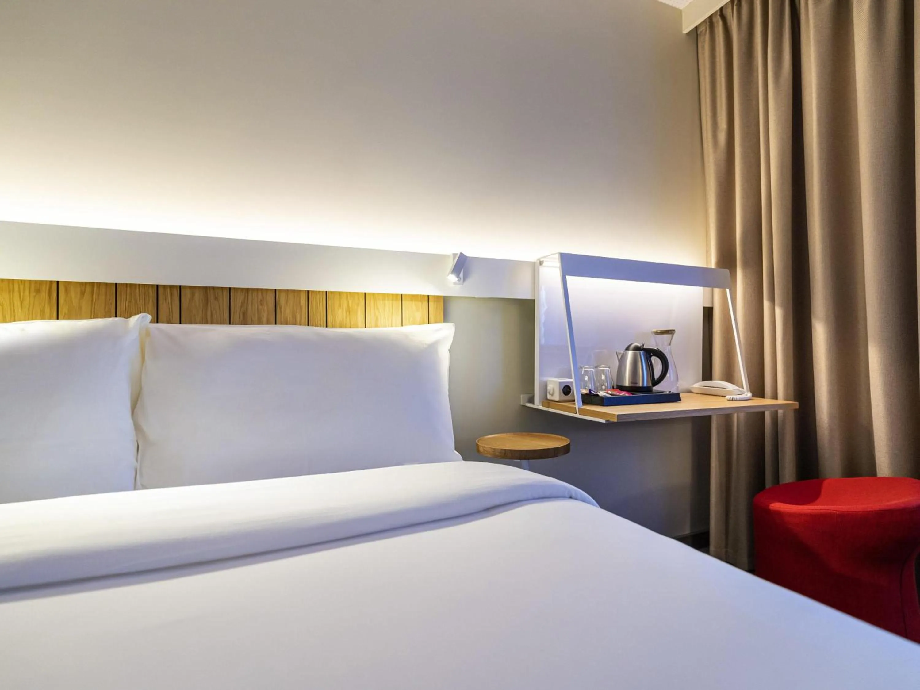 Bedroom, Bed in ibis Lviv Center