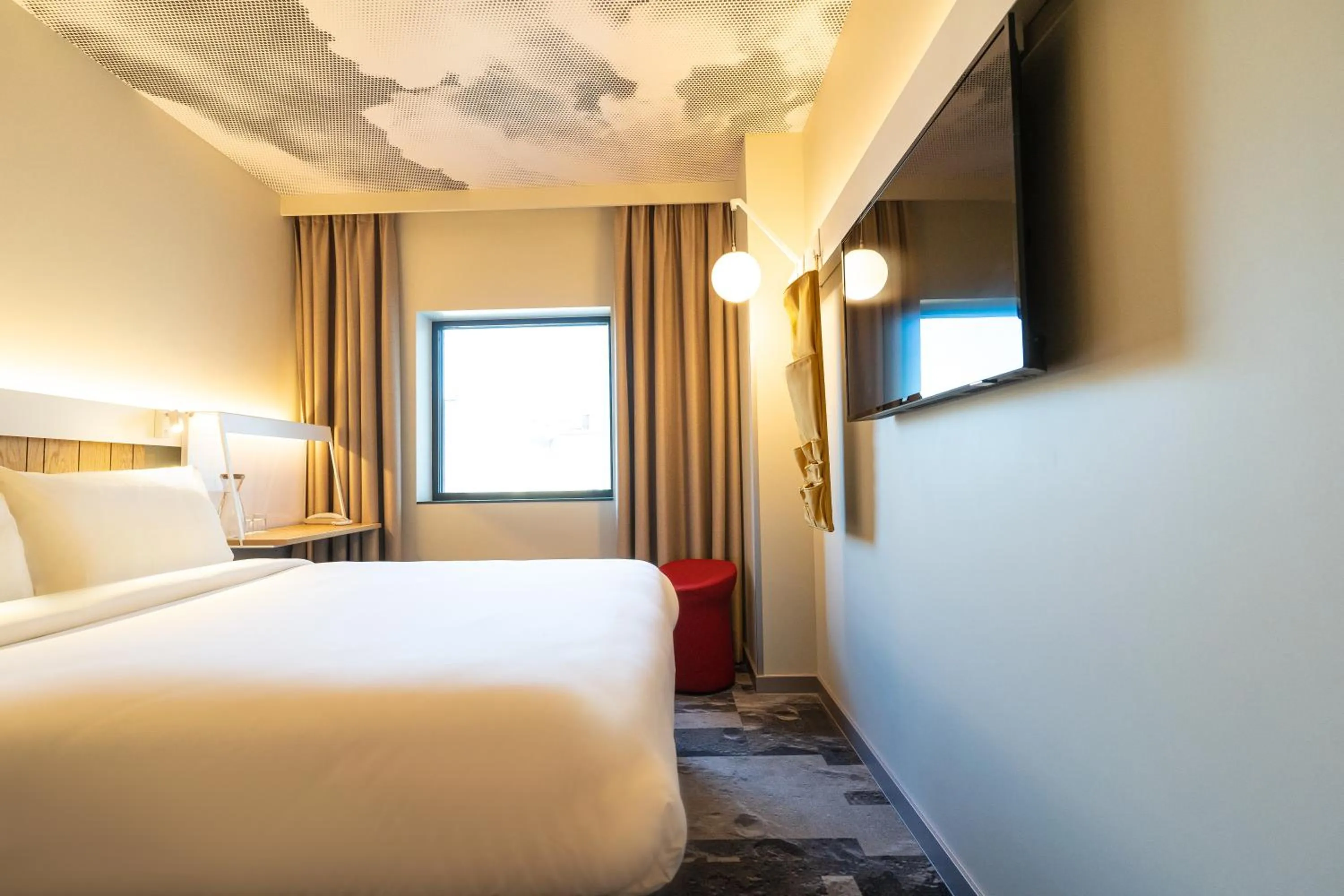 Bed in ibis Lviv Center