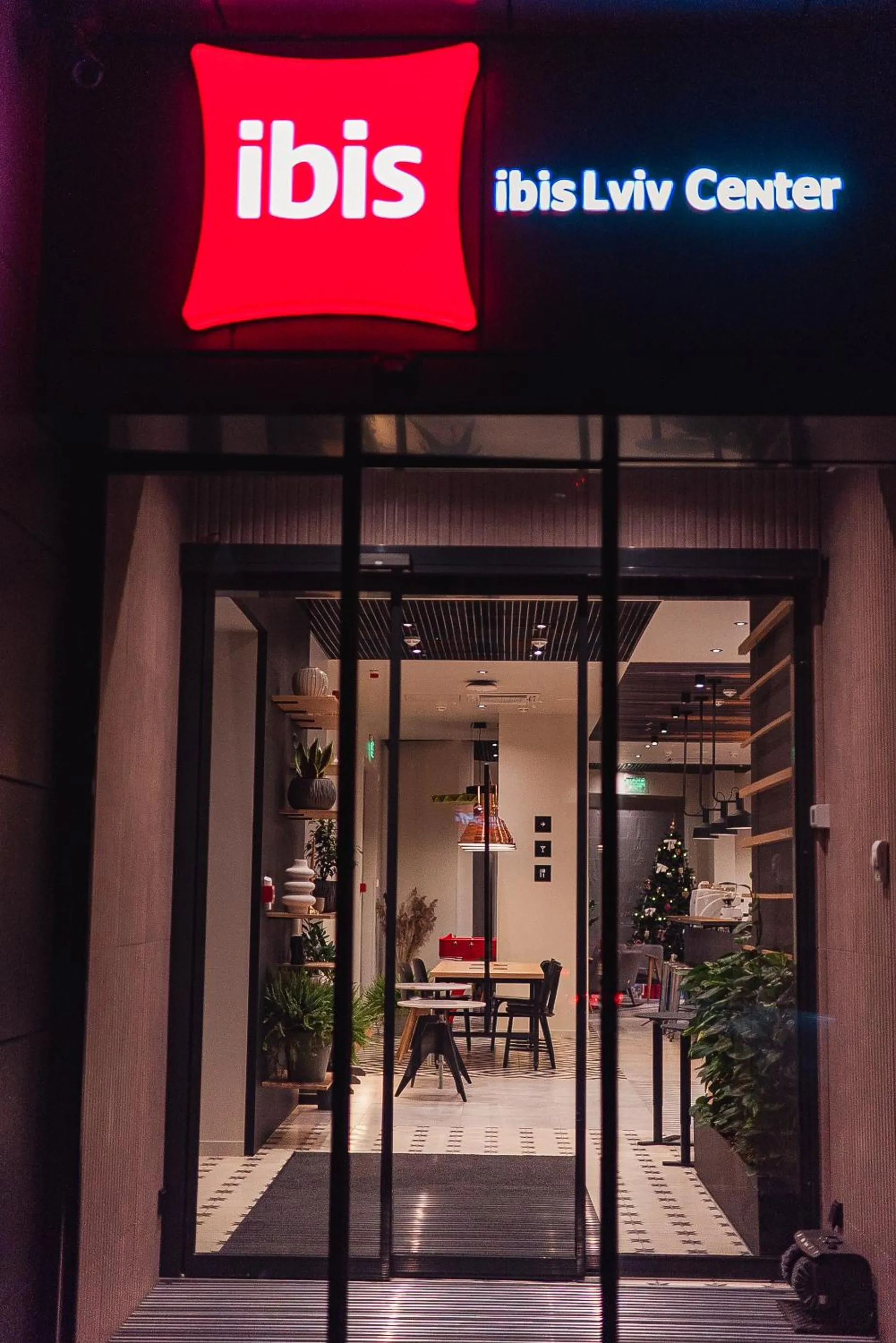 Logo/Certificate/Sign in ibis Lviv Center