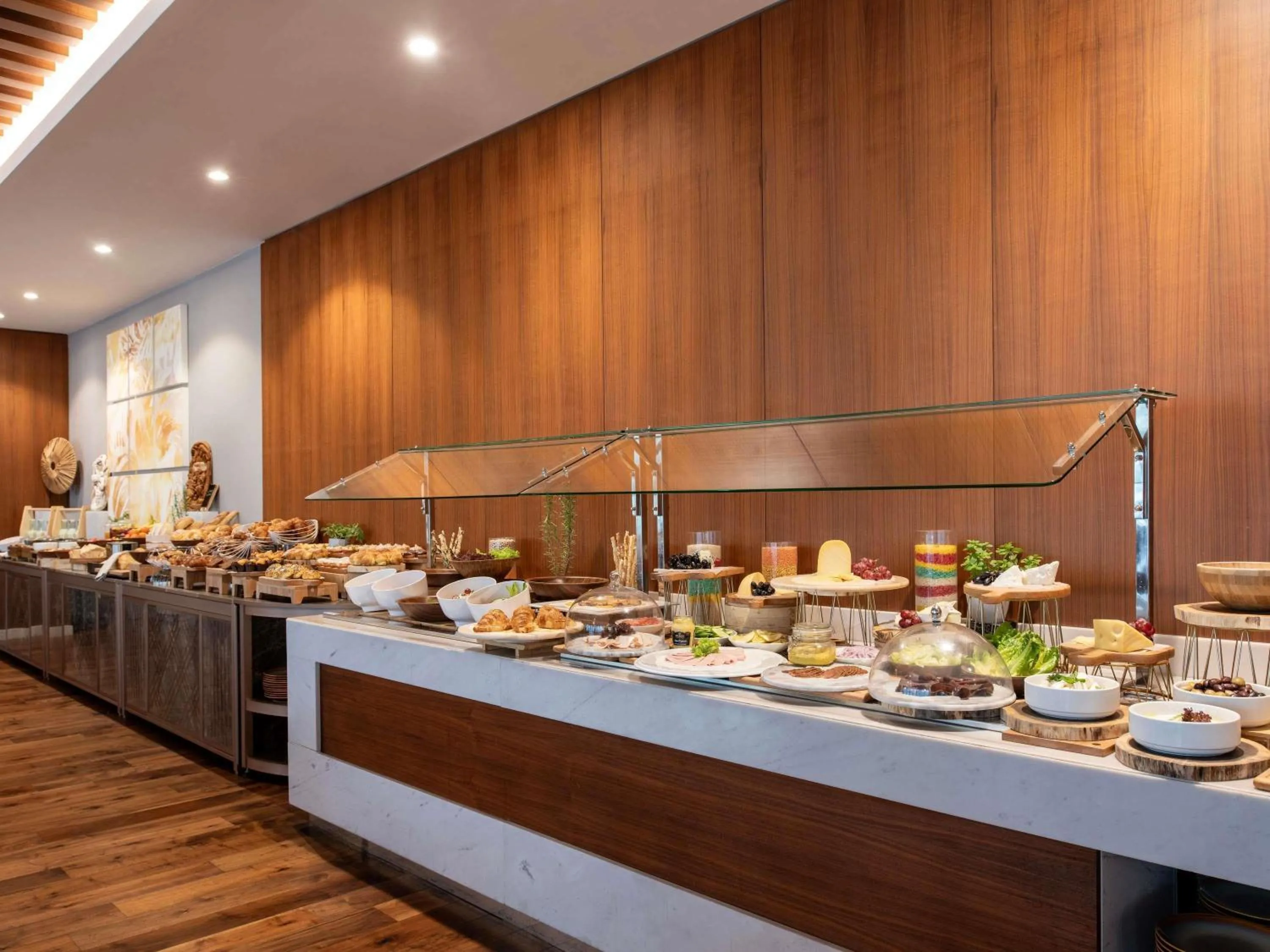 Restaurant/places to eat in Swissotel Living Jeddah