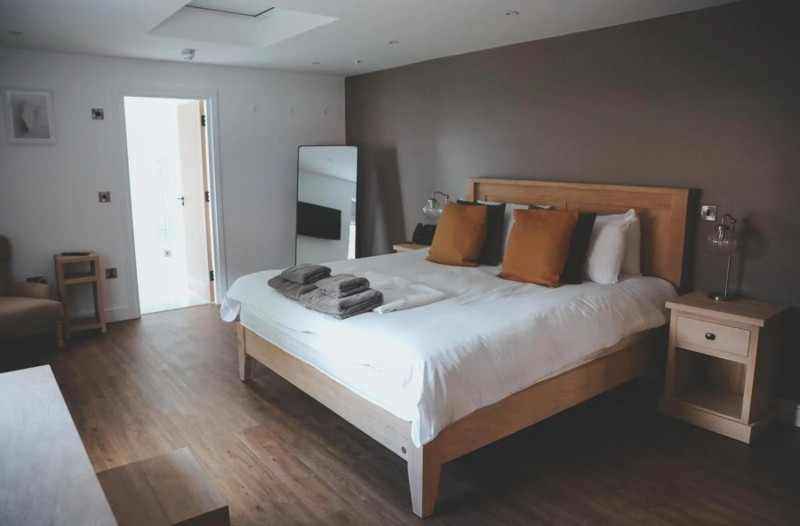 Photo of the whole room, Bed in The Canal