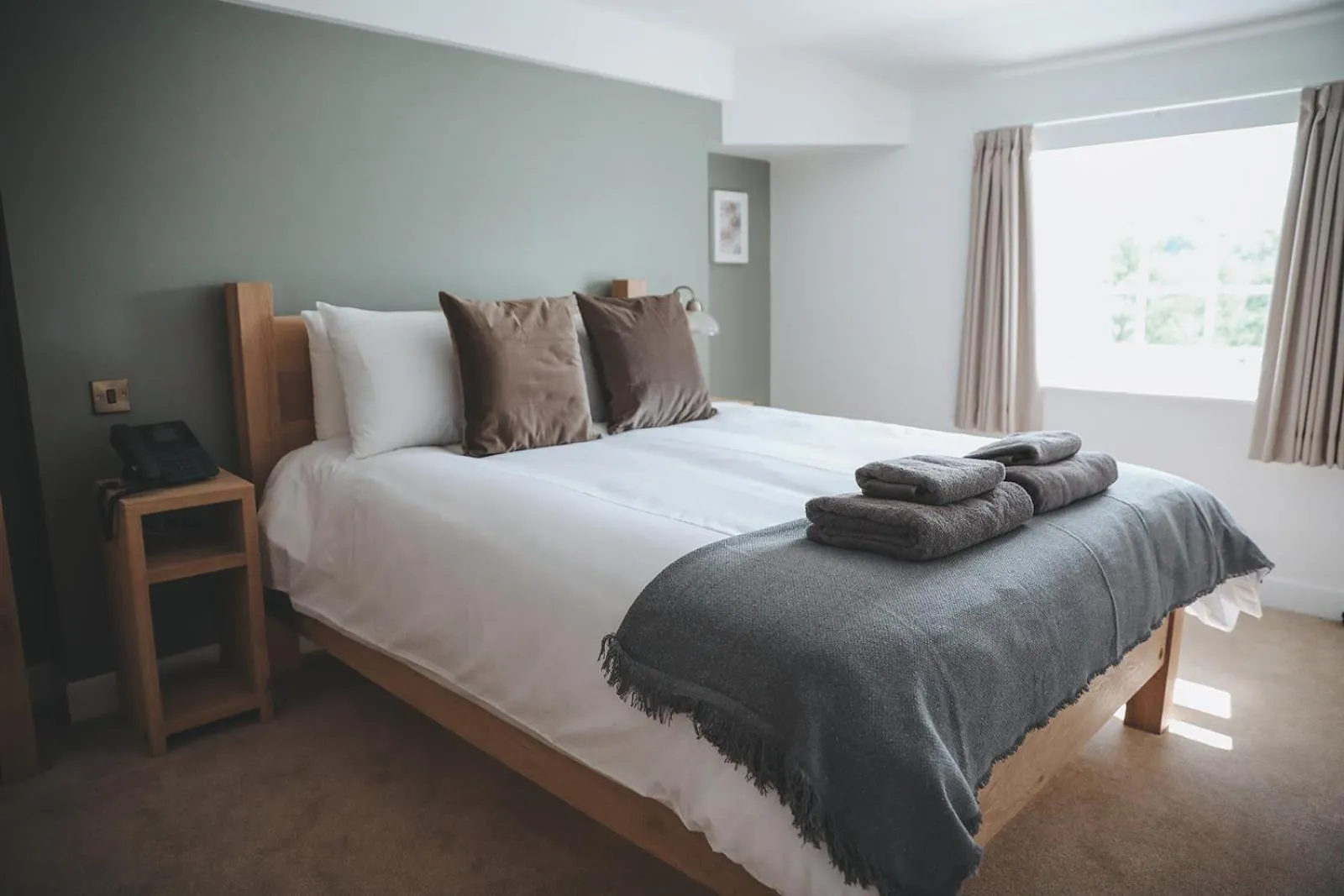 Photo of the whole room, Bed in The Canal